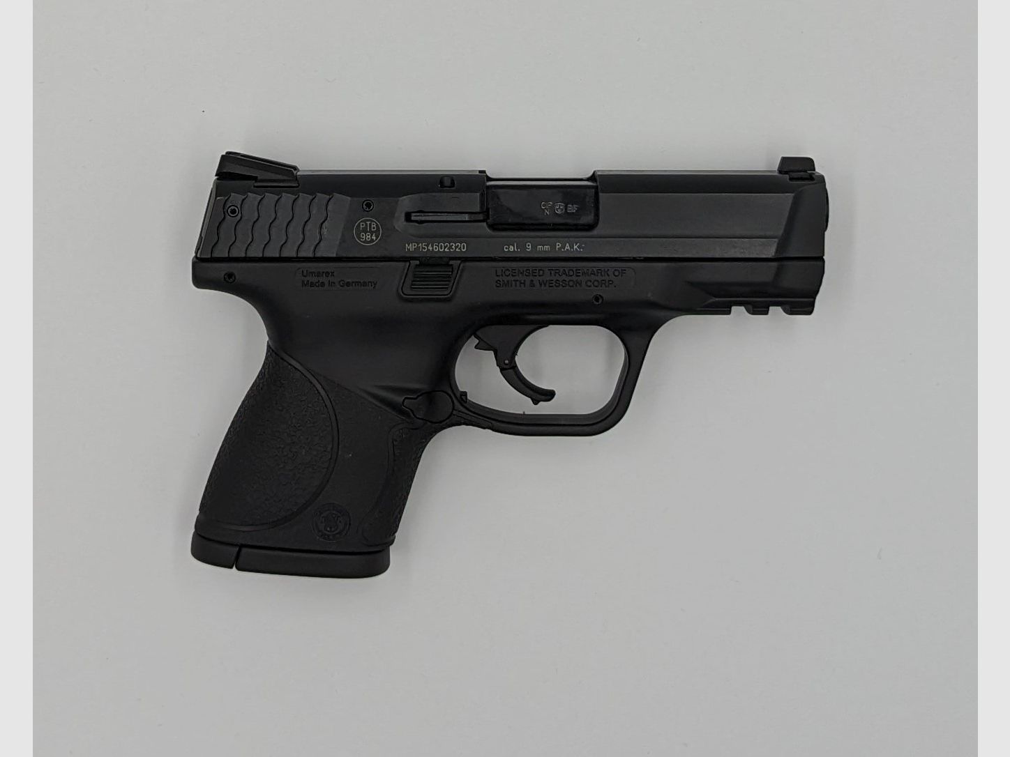 Schreckschusspistole  Smith & Wesson M&P9c, Hersteller Umarex, neu und ungebraucht mit zwei 12 Schuss Magazine  Kaliber: 9 mm P.A.K. 