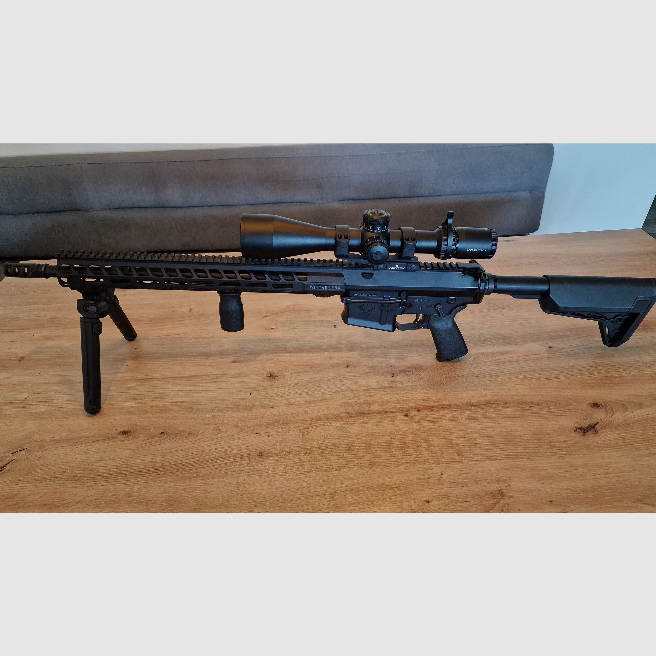 NEUWERTIGE Stag Arms STAG 10 Marksman 18" AR-10 .308 Win inkl. Vortex Strike Eagle 5-25x56 FFP MRAD und viel Zubehör