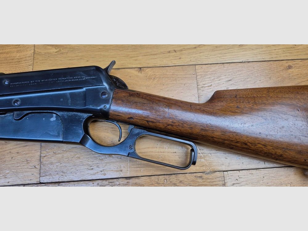 Sehr seltene „echte“ Winchester Repetierbüchse Modell 1895 Made in USA – Kal. 30.06 Springfield – Original Winchester Fertigung New Haven von 1911! – Import aus dem Deutschen Kaiserreich vor 1914 – Wunderschöner Nussbaumholz der Klasse IV – Original Bronzierung zu 98% nahezu perfekt – Sehr schöne Markierungen von „echter“ Winchester (nicht Japan nach 1985) – Prächtiger Lauf und perfekte Mechanik – Waffe im Originalzustand in außergewöhnlichem Zustand – Kategorie D §e)! – Sehr selten und in TBE++, Bild 4 von 38