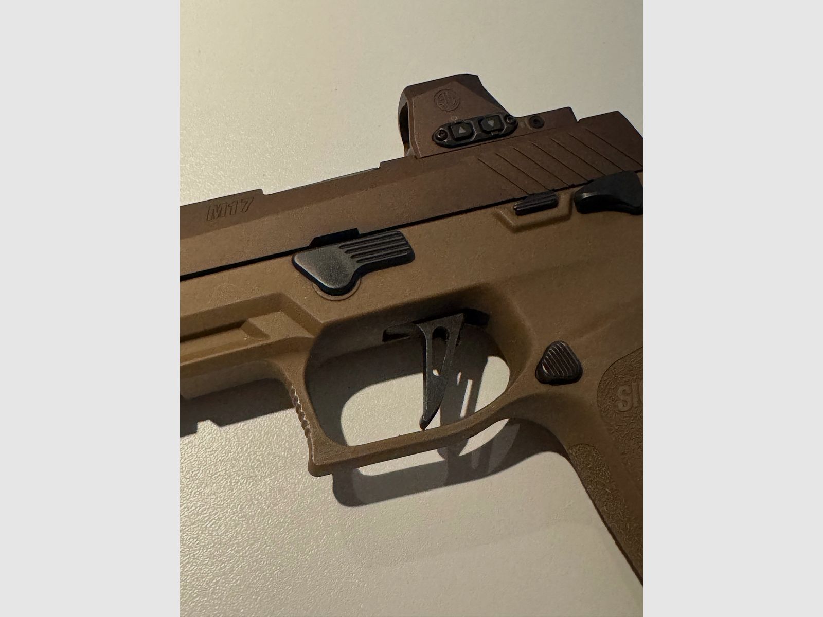 Sig Sauer P320 M17 9mm + Romeo-X  FDE + BlackTrident Holster