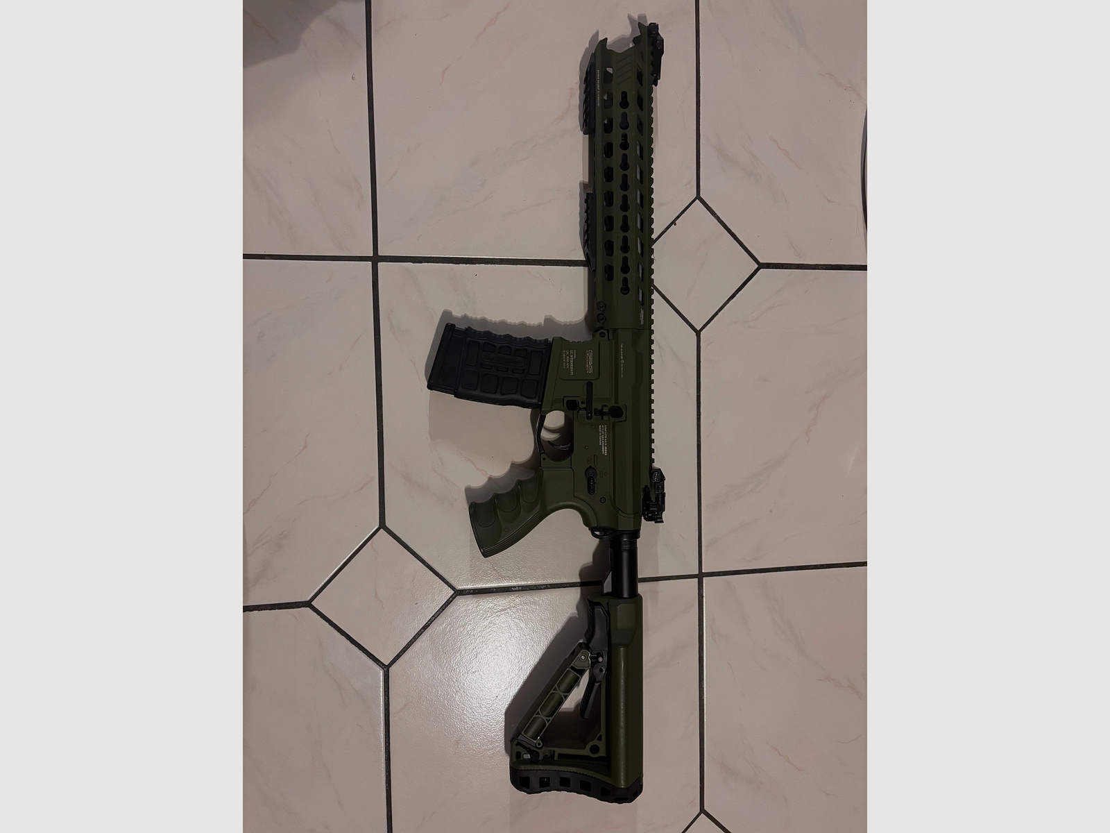 G&G GC16 Predator with ETU in Hunter Green Airsoft S-AEG from 18 with accessories