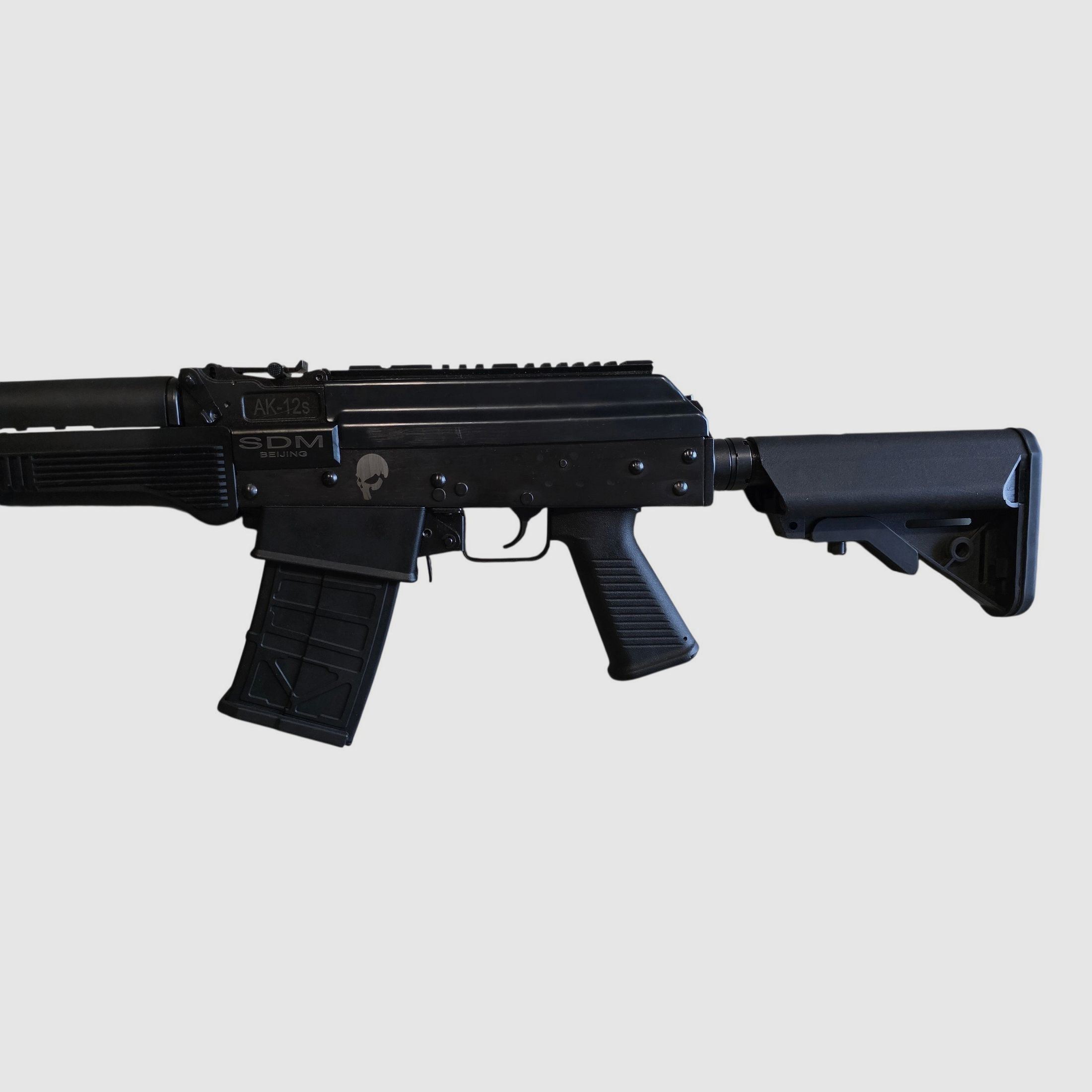 Semi-automatisch geweer SDM model AK-12 S Tactical – Kal. 12/76 – Gebruikt, afbeelding 4 van 7