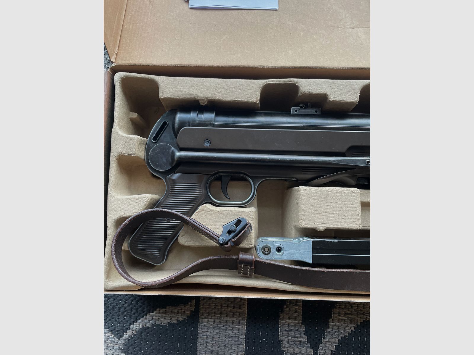 Umarex Legends MP40 Edición Legado Alemán - 4,5 mm Stahl BB Co2 (P18)