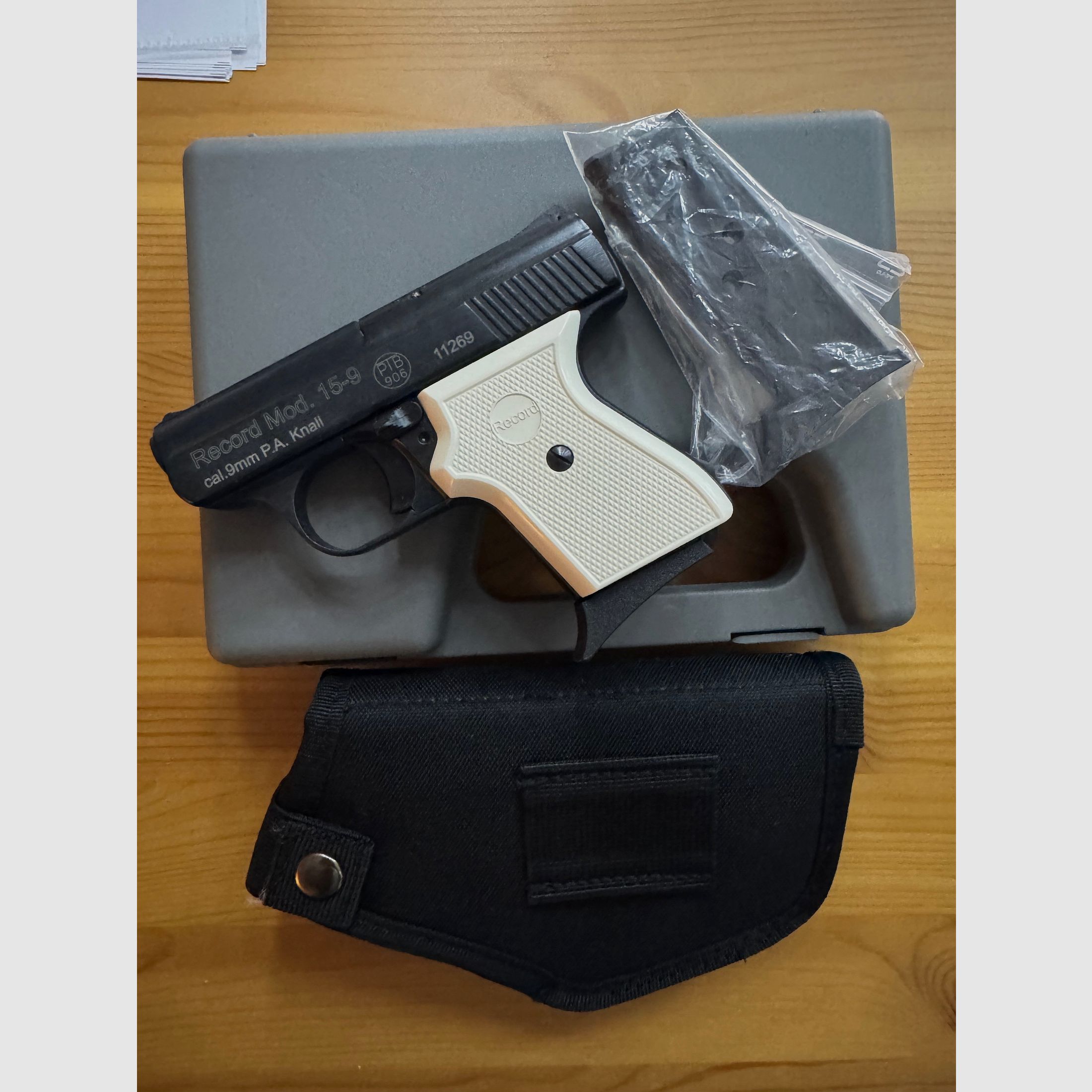 Record 15-9 9mm Taschenpistole mit Holster 2 Magazinen + Zubehör