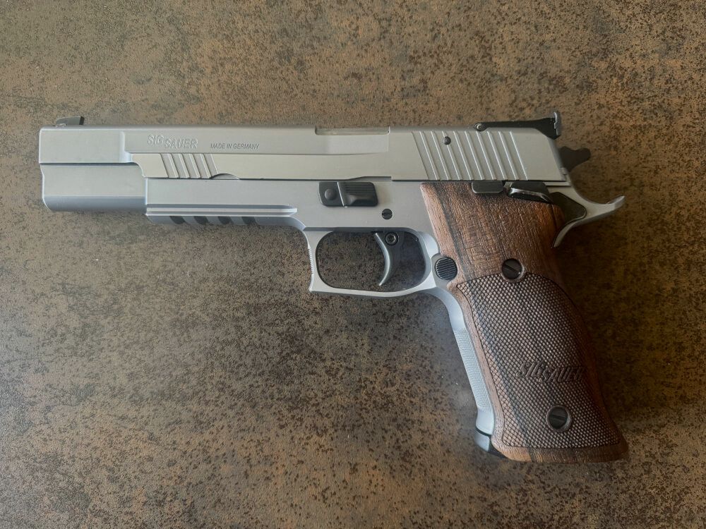 SIG Sauer P220 X-SIX .45Auto