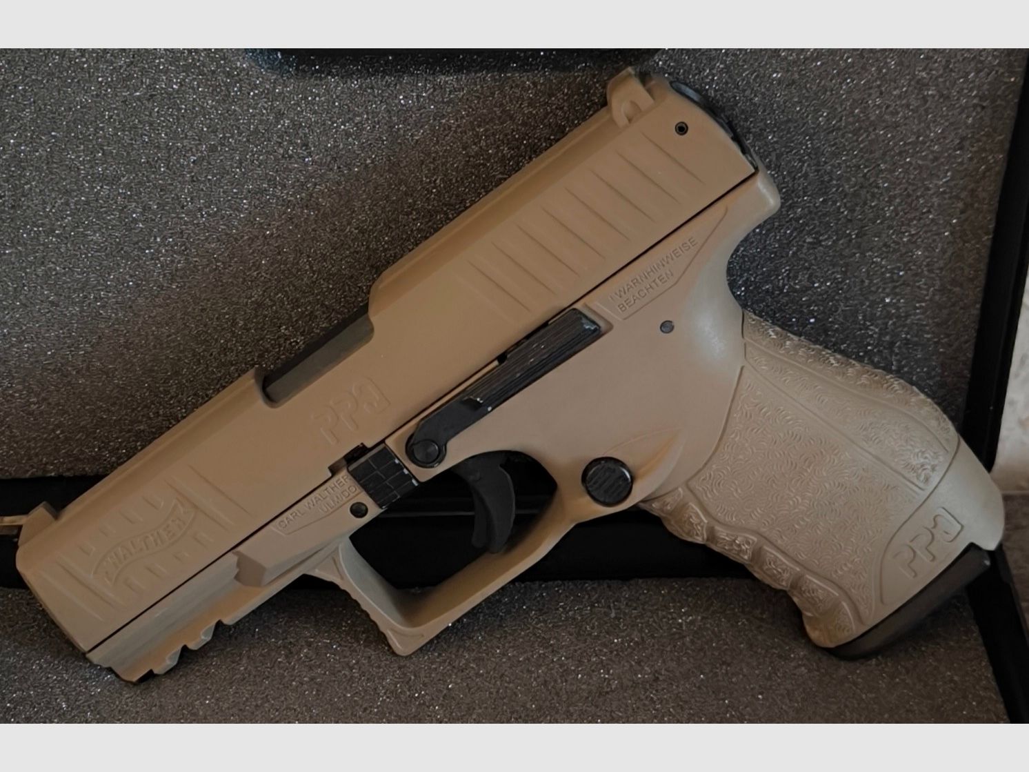 Schreckschuss, SRS - Waffe 9mmPAK, Walter PPQ M2 Farbe FDE & Original Walter Koffer 