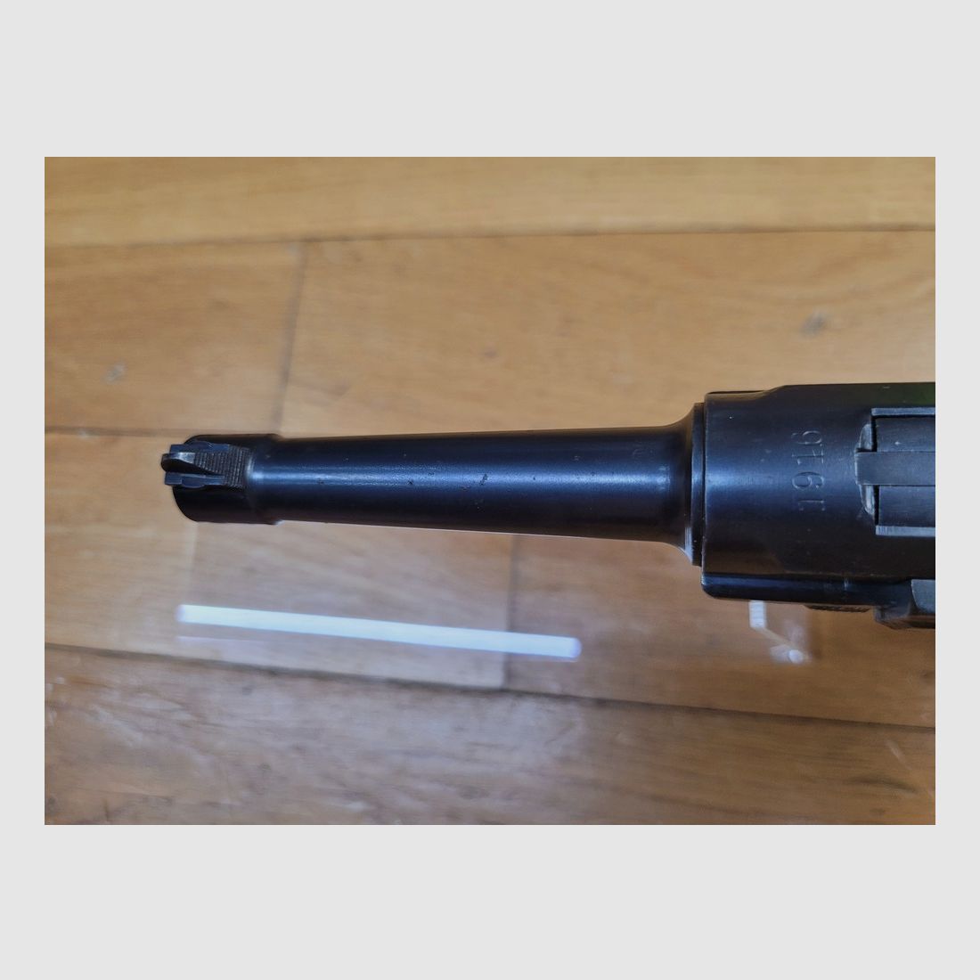 Goede Luger P08 Pistol – DMW uit 1916 – Mono serienummer – 100% 14-18 – Goed magazijn met houten bodem – Loop met goede groeven – Wapen om schoon te maken voor zowel schieten als verzamelen – EM in algemene staat, afbeelding 15 van 21