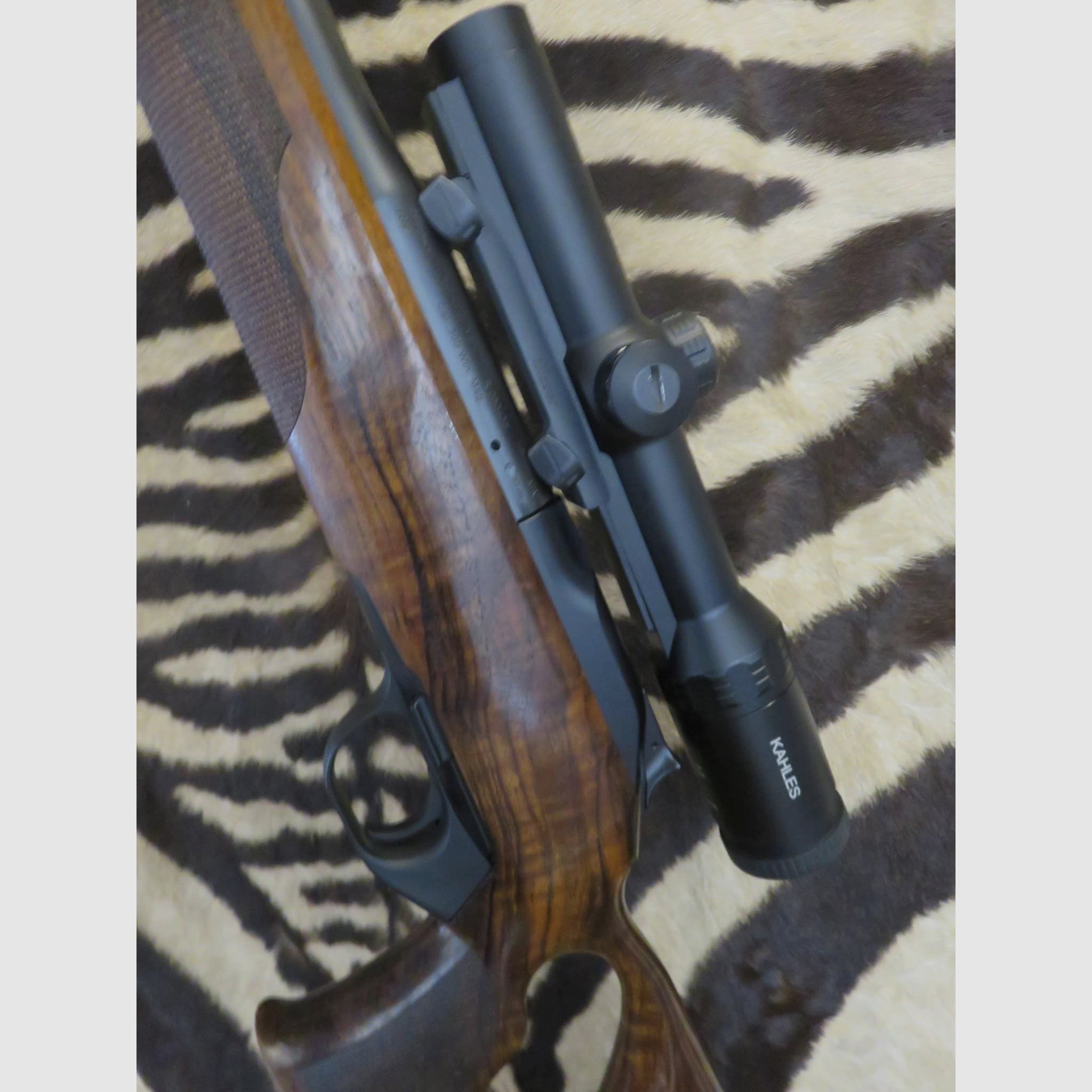 Carabine BLASER R8 Success Bois cal.300wm canon 65 cm – lunette KAHLES Hélia 1-5x24i, image 6 sur 11