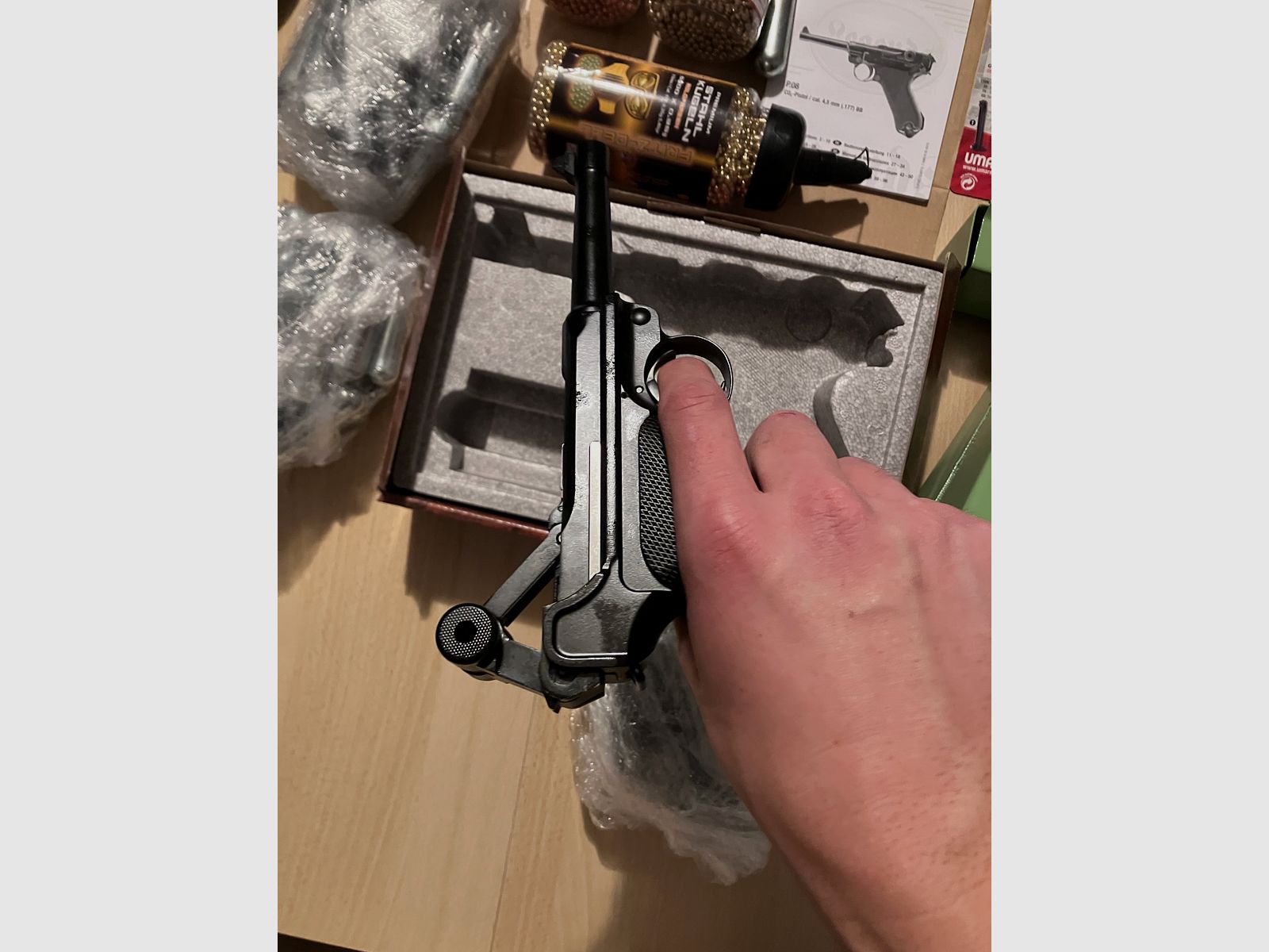 Luger P08 4.5mm Blowback z wyposażeniem