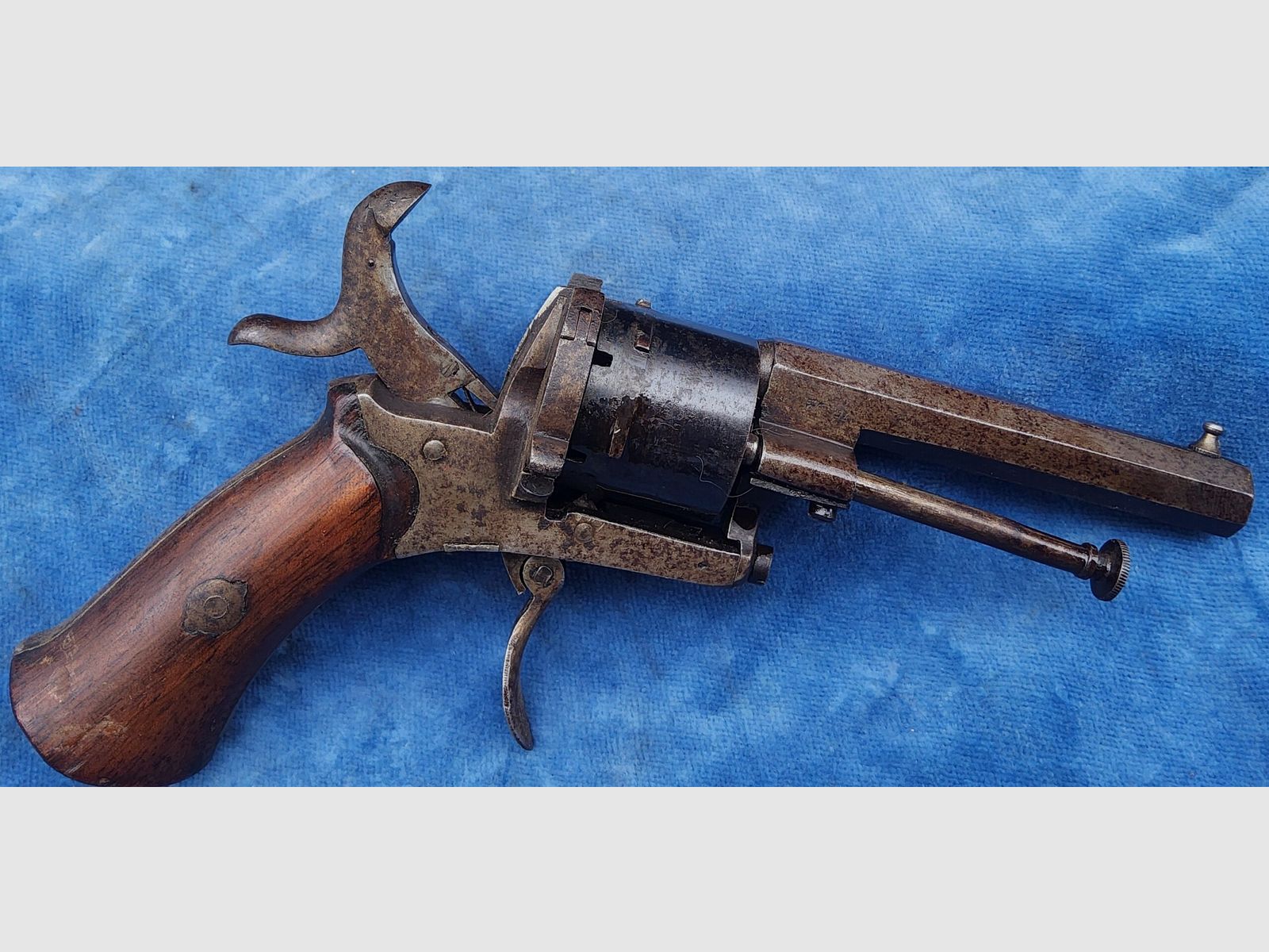 Antieke penvuur revolver 8 mm (vergunningsvrij), afbeelding 4 van 7