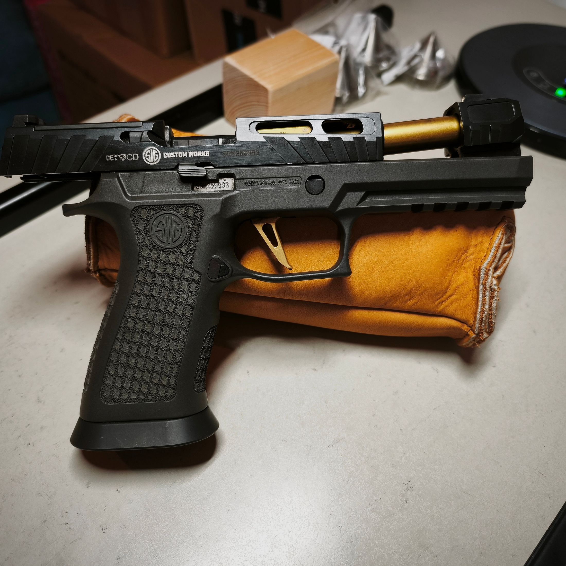 Sig Sauer P320 Spectre COMP pistool met rode stip Romeo