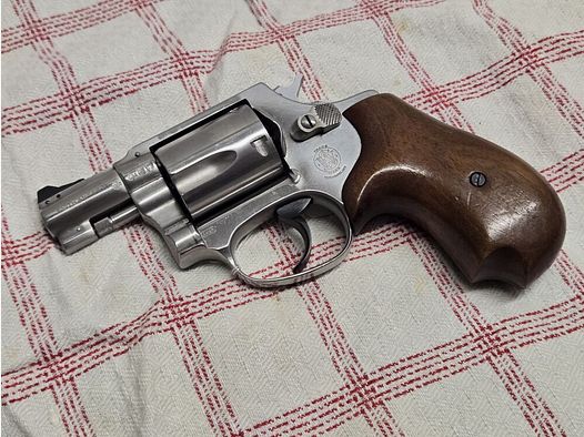 S&W 60