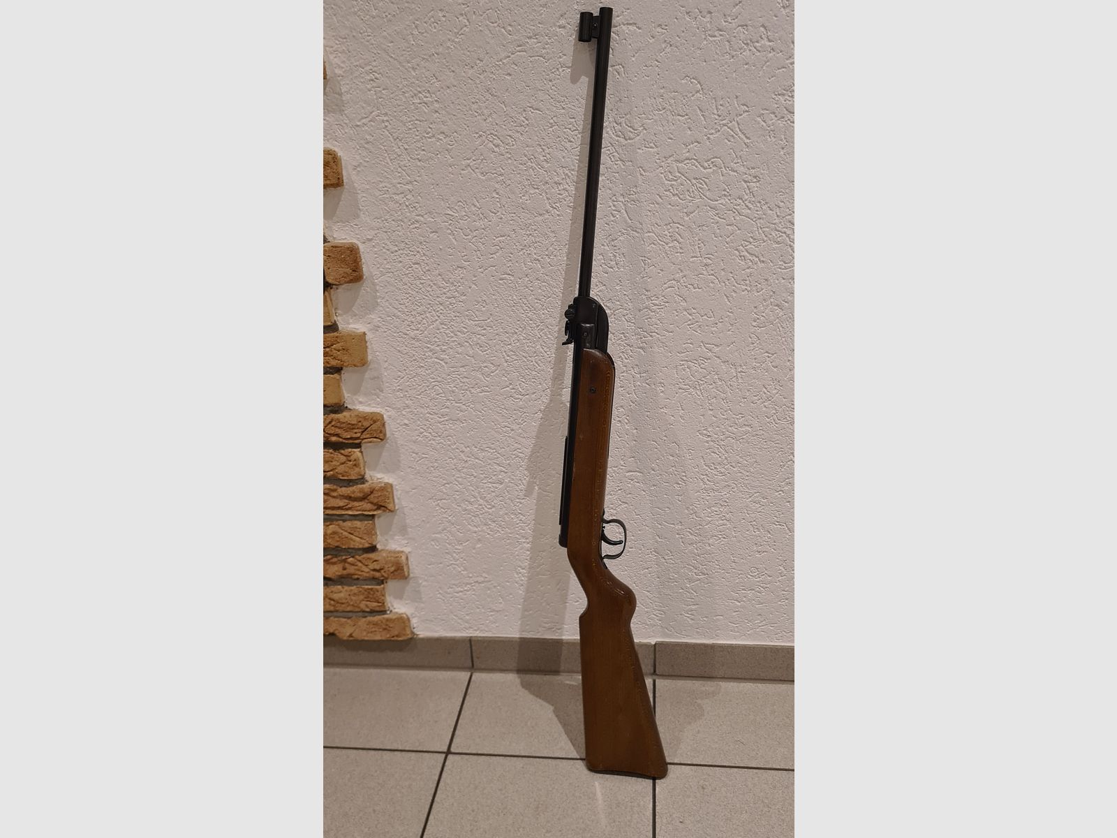 Carabina de aire Diana con marca F calibre 4.5