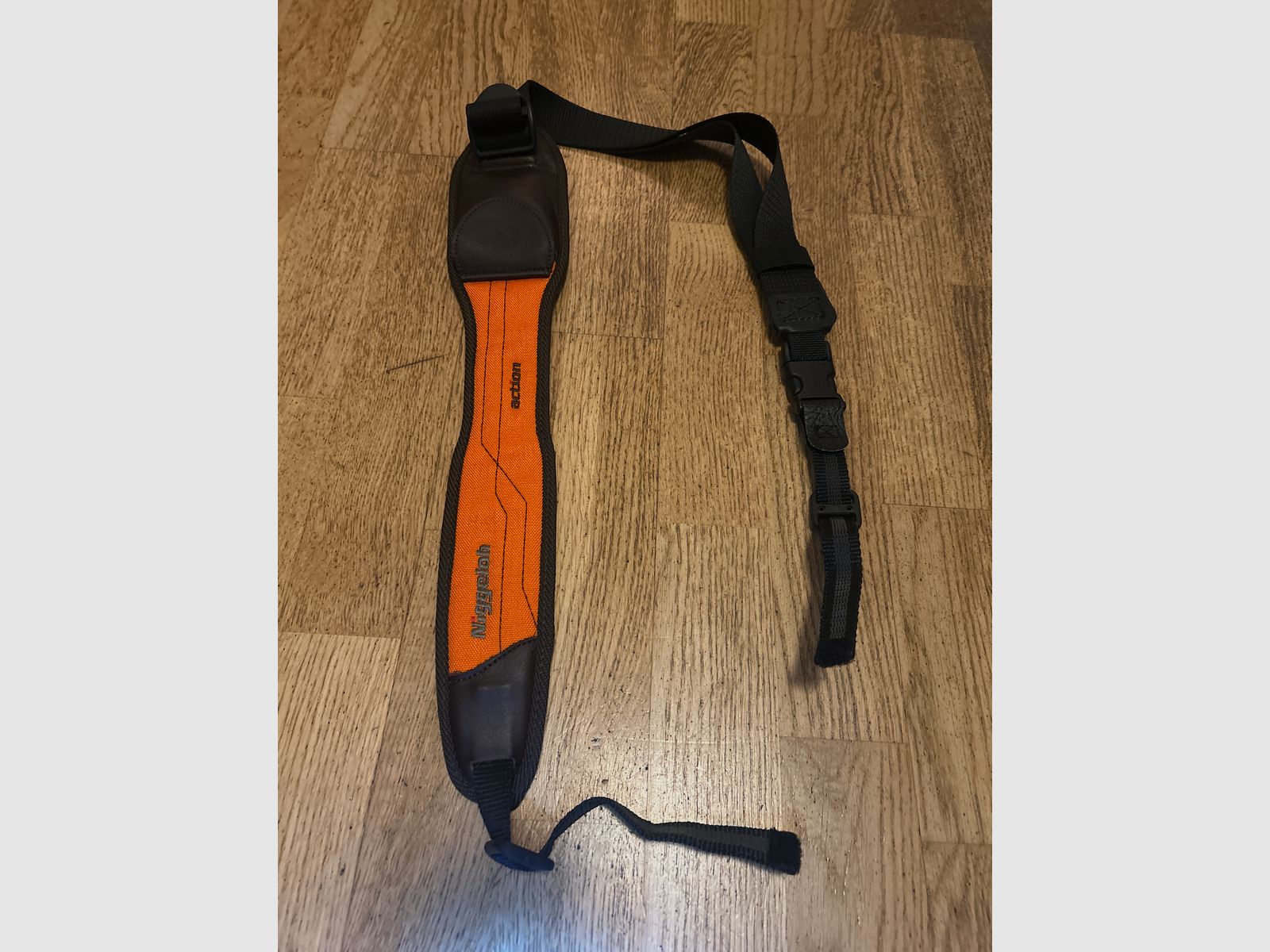 Niggeloh Action Pas do broni do poszukiwań