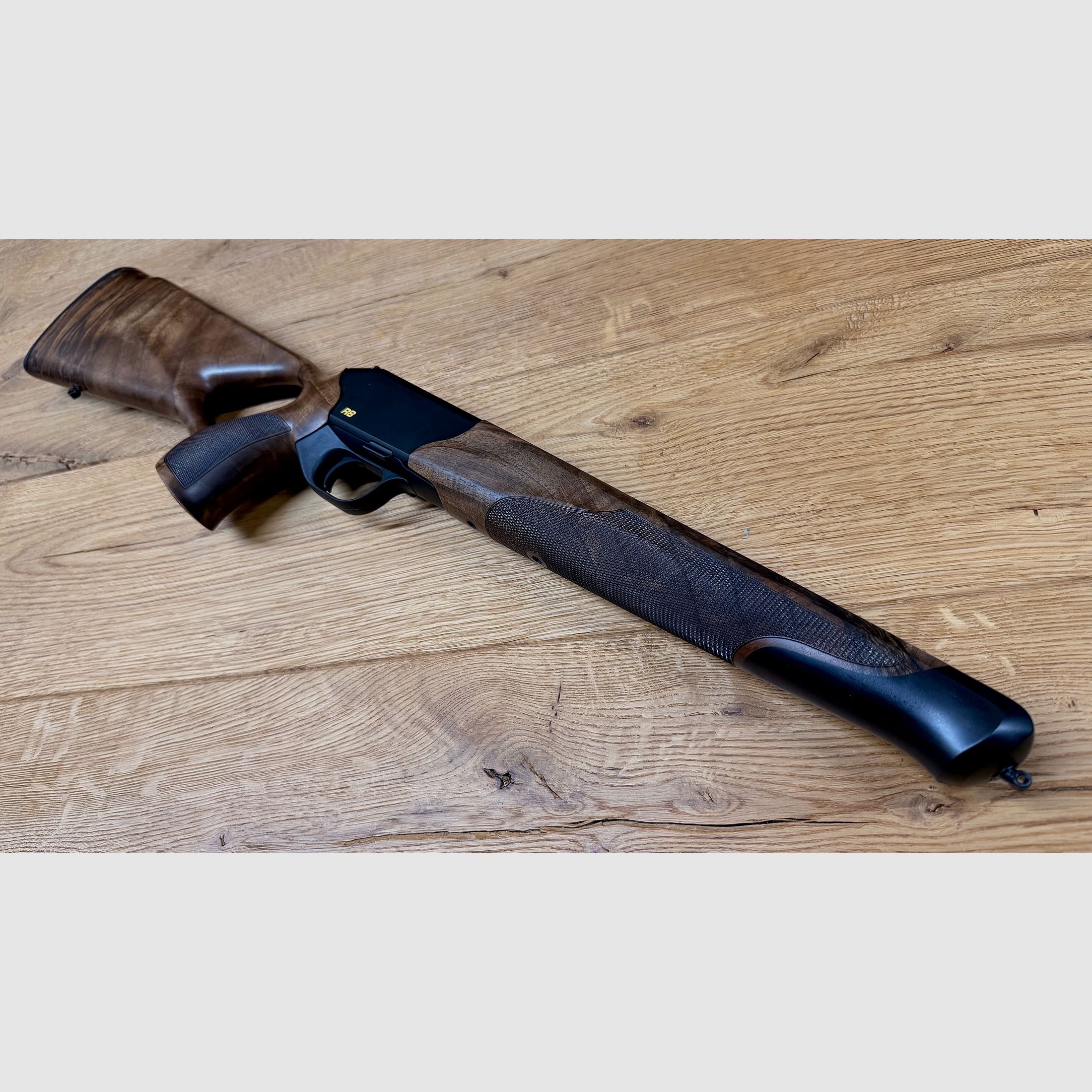 Blaser R8 Success Schäftung / Holzklasse 4 / R8 Logo in Gelb / top Holz absolute Gelegenheit