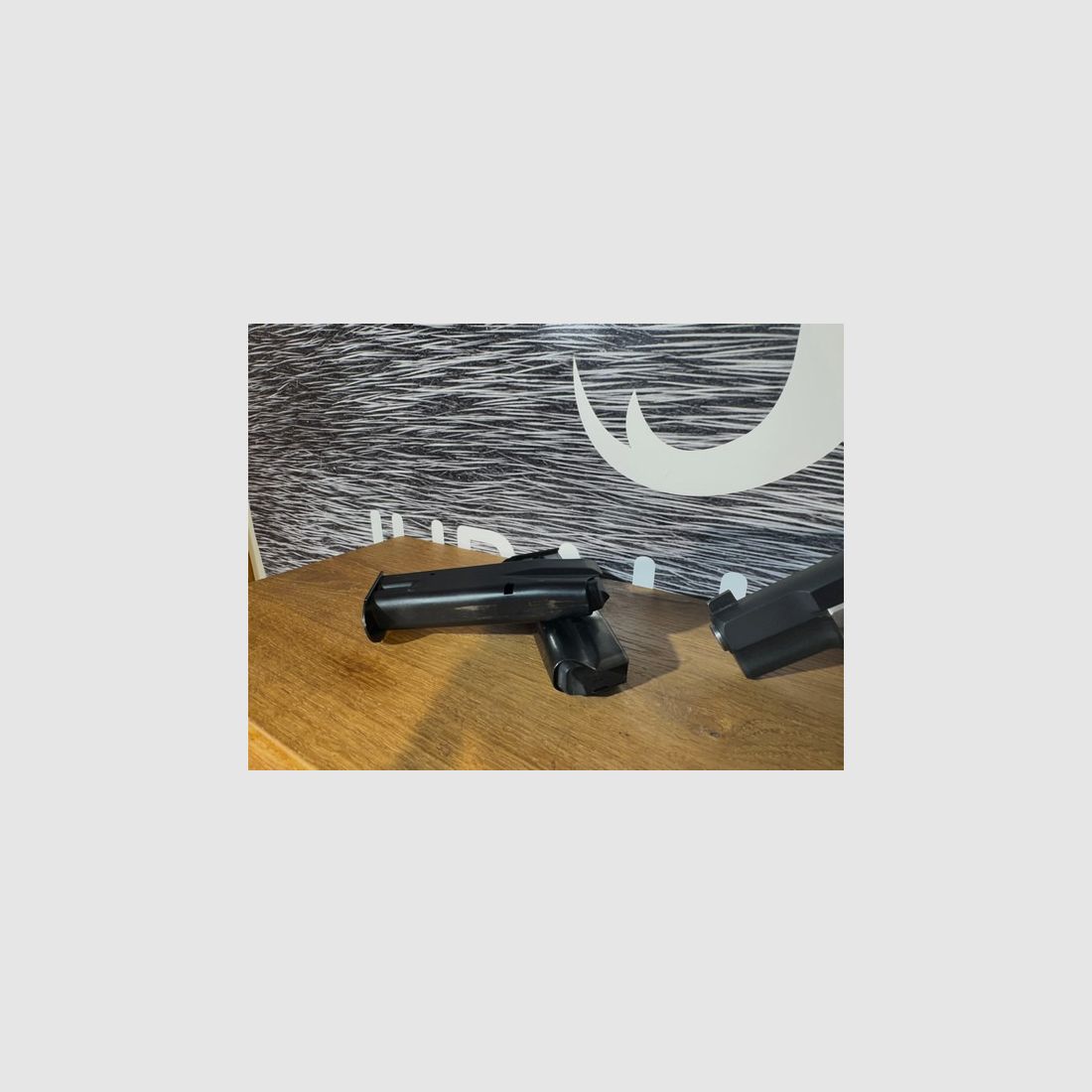 Pistole CZ 75; Modell 75; 9x19