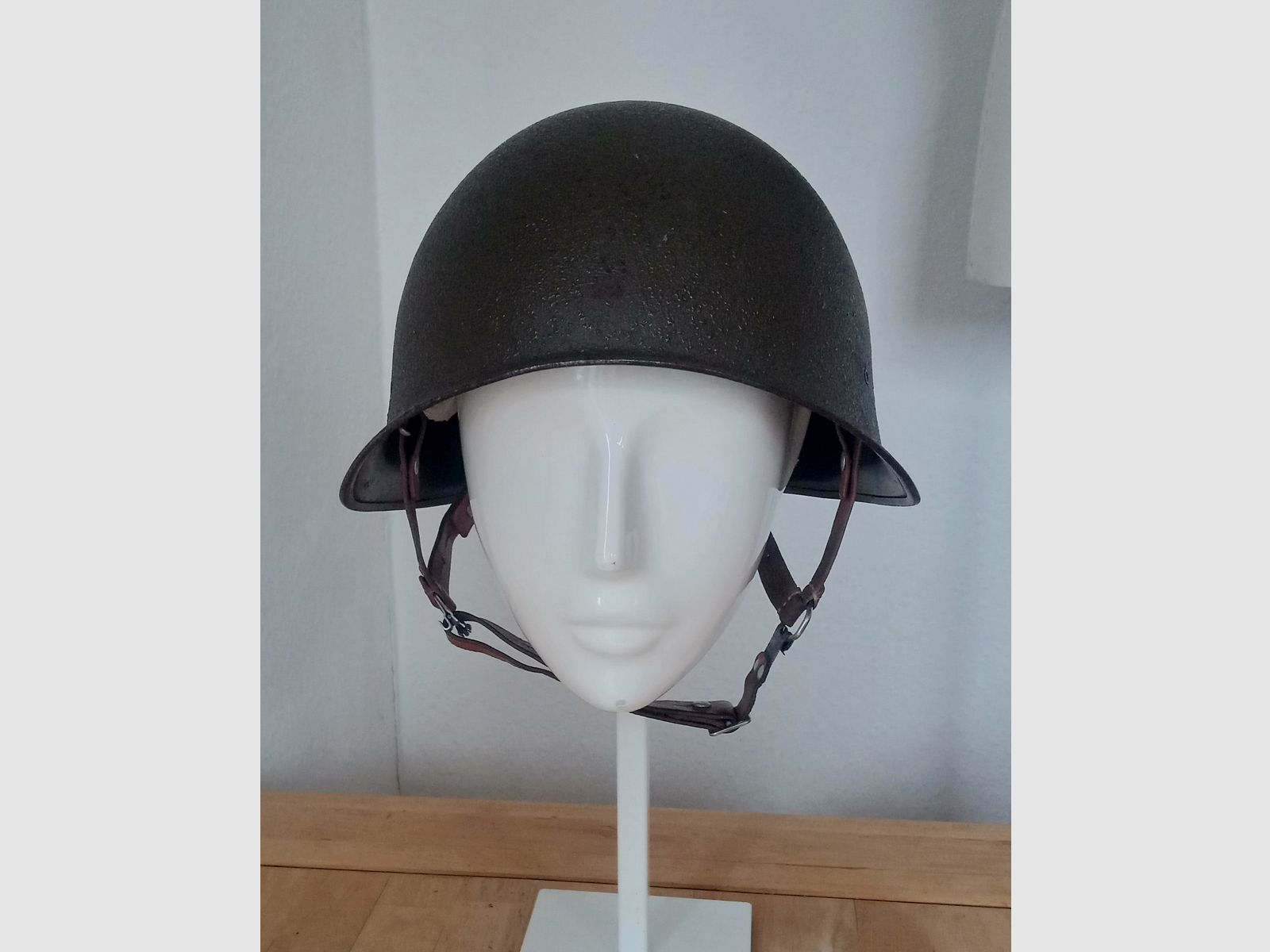 Schweizer Armee Helm aus U-Boot-Stahl in kleiner Größe 55-56 / ideal für Zivilschutz / Stahlhelm Swiss Made