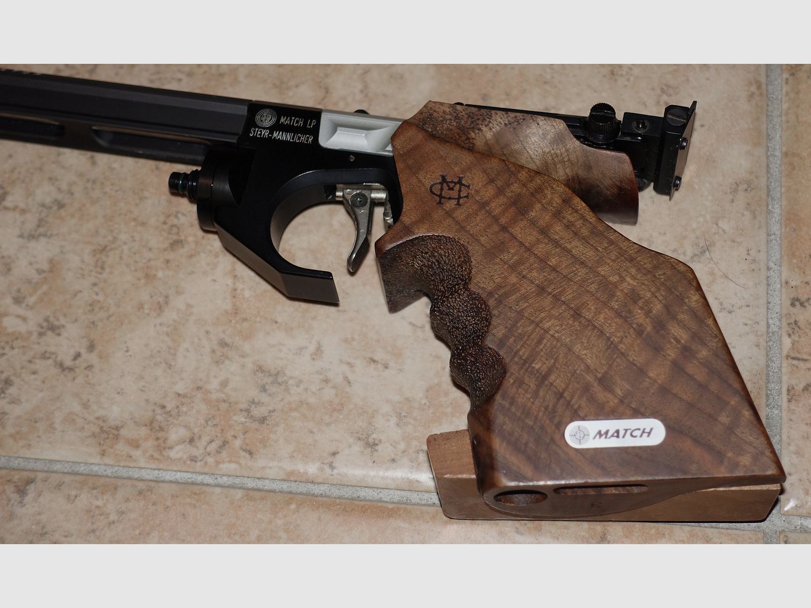 Steyr LP compressed air match pistol with new cartridge + accessories