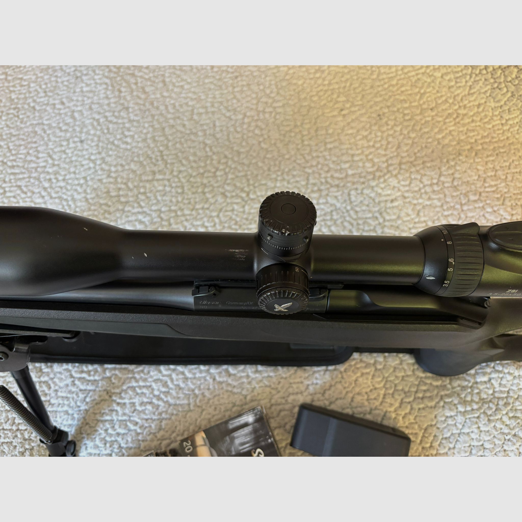 Blaser R8 270 Win. Bez celownika, ale z akcesoriami