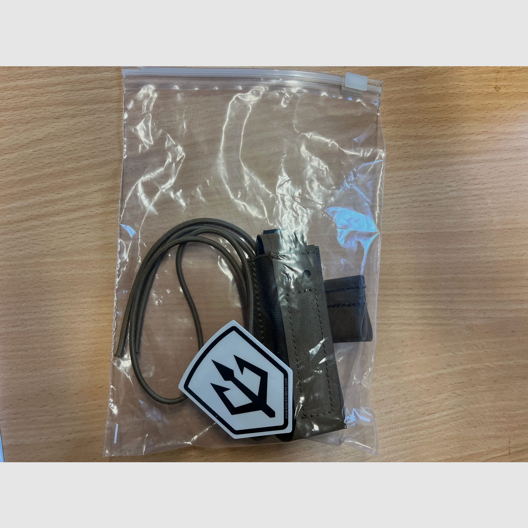 Schwarzer Dreizack-Halter+Kampfgürtel