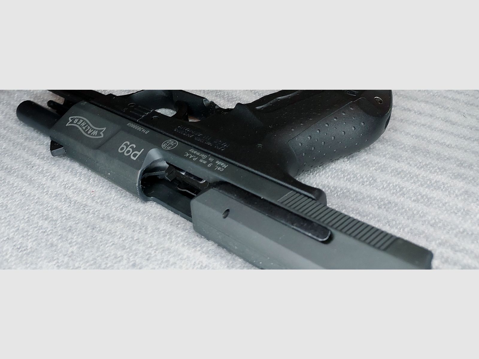 Walther P99 Schreckschuss Pistole 9mm P.A.K. (PTB 762) mit Multiabschussbecher