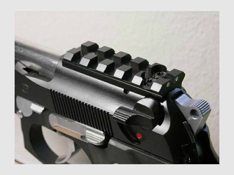 Beretta 92 FS in 9x19 with interchangeable barrel and a lot of accessories