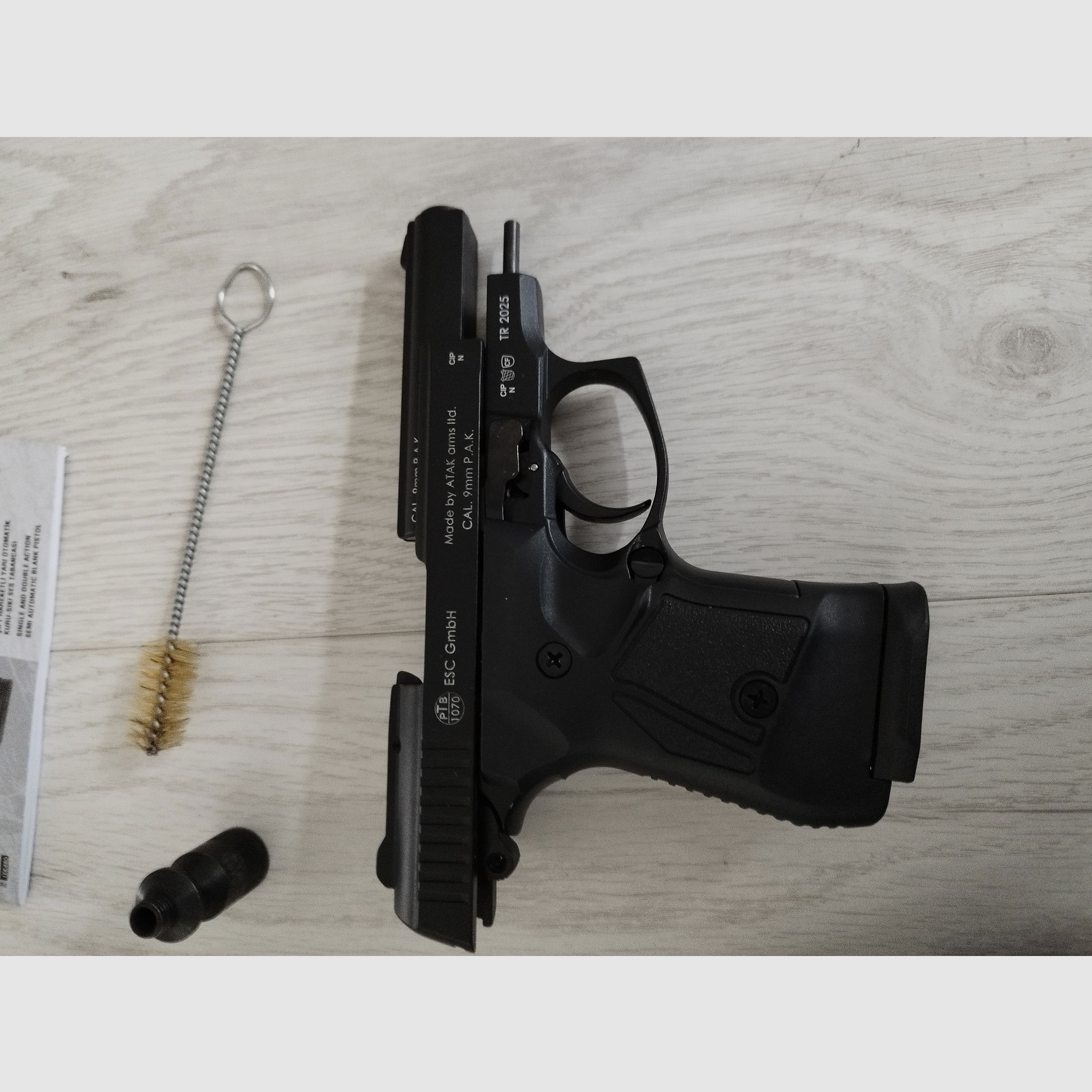 Zoraki 914-P Schreckschusspistole 9mm P.A.K. brüniert PTB mit Box, Anleitung und Becher.