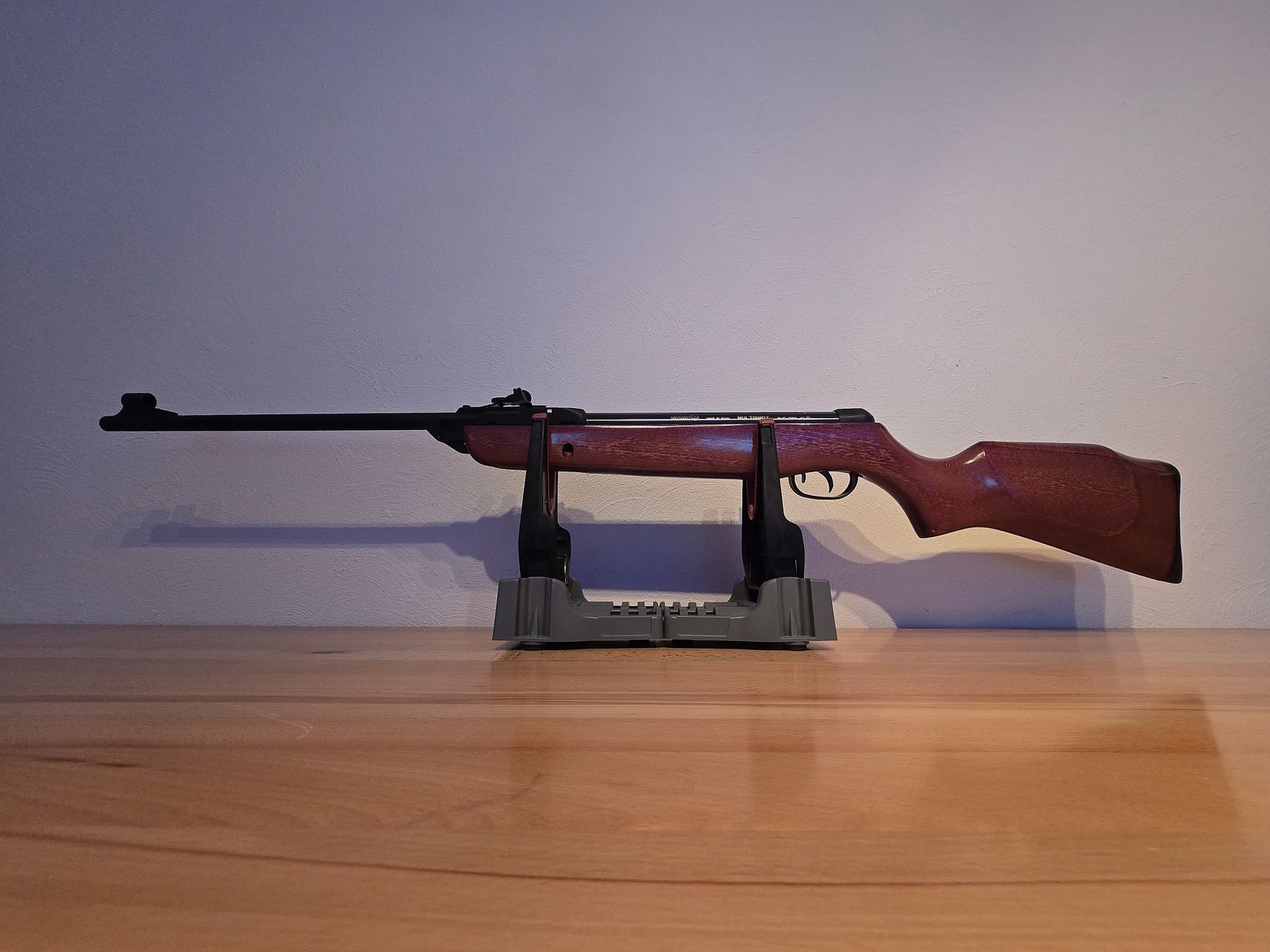 Carabina de aire comprimido GAMO MULTISHOT  8 disparos, con mira abierta en calibre 4,5 mm con 4 cargadores