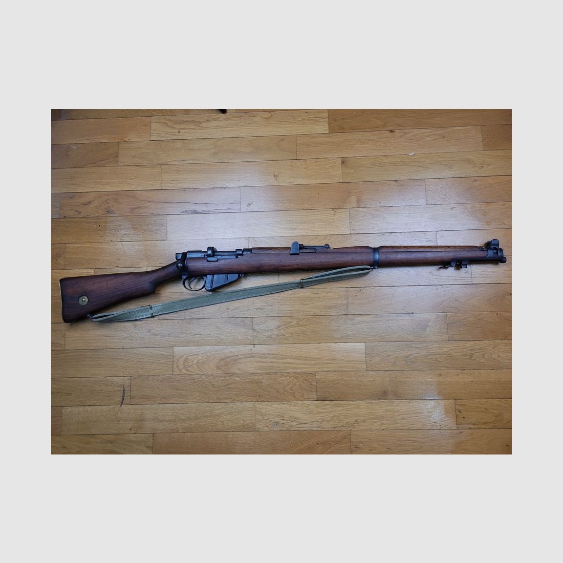 Sehr gutes englisches Gewehr Lee Enfield MKIII (*) – gute Verarbeitung B.S.A von 1916 – Originalkaliber 303 Brit. – Gewehrriemen – Magazin im Modell – sehr guter Zustand, Bild 2 von 30