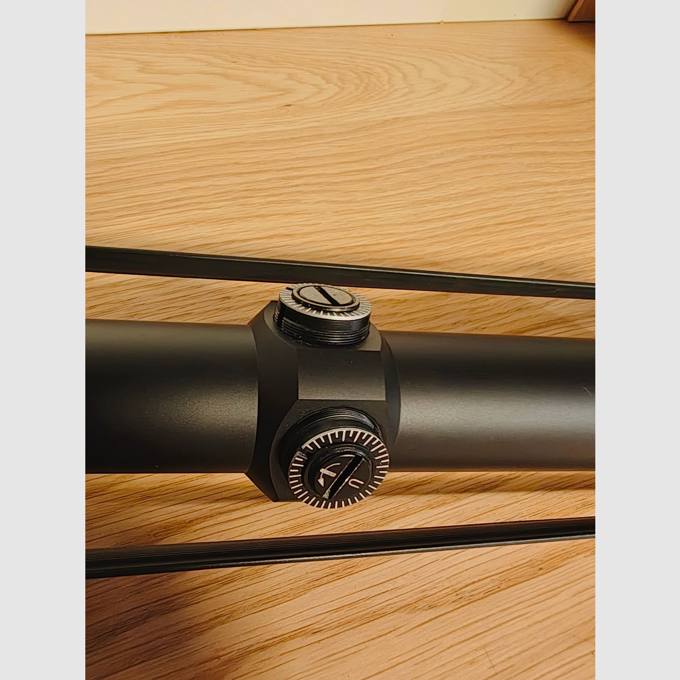 Leupold M2a Ultra 10x42 con caja y documentos originales