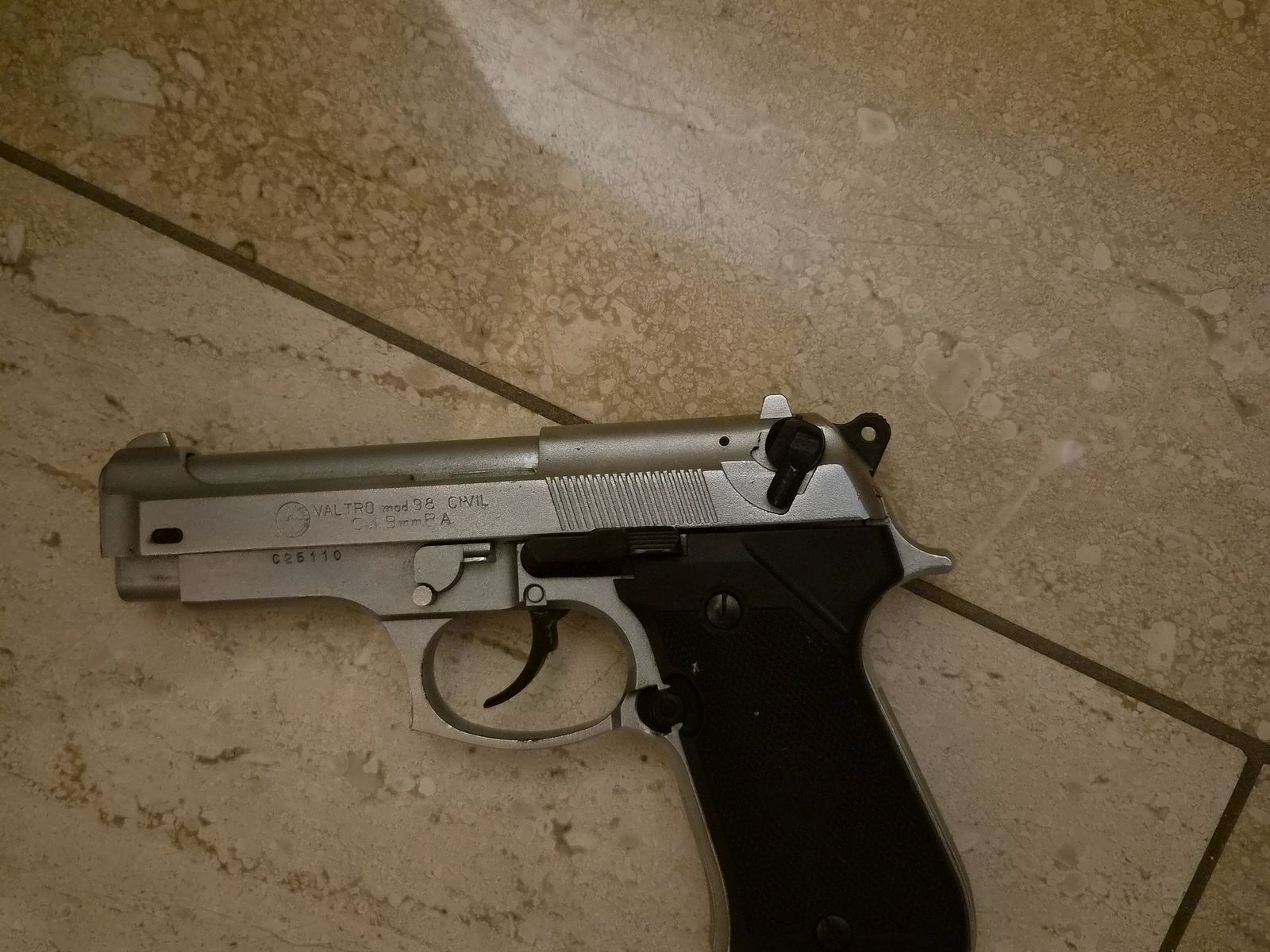 Pistole 9mm Gas-Schreckschuß