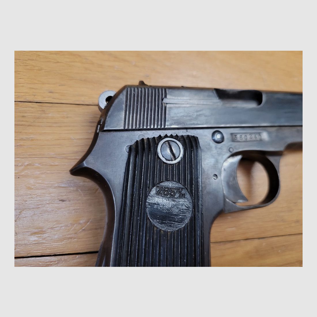 Bellissima pistola Unique Rr51 – Cal. 7,65mm – Fabbrica di Armi delle Pirenei Francesi – Continuazione del modello di guerra d'occupazione – Ottima fattura – Eccellente impugnatura – Due caricatori da 9 colpi – Un mini 1911A1 in 7,65! – Esemplare in ottime condizioni! – TBE+, immagine 16 di 17