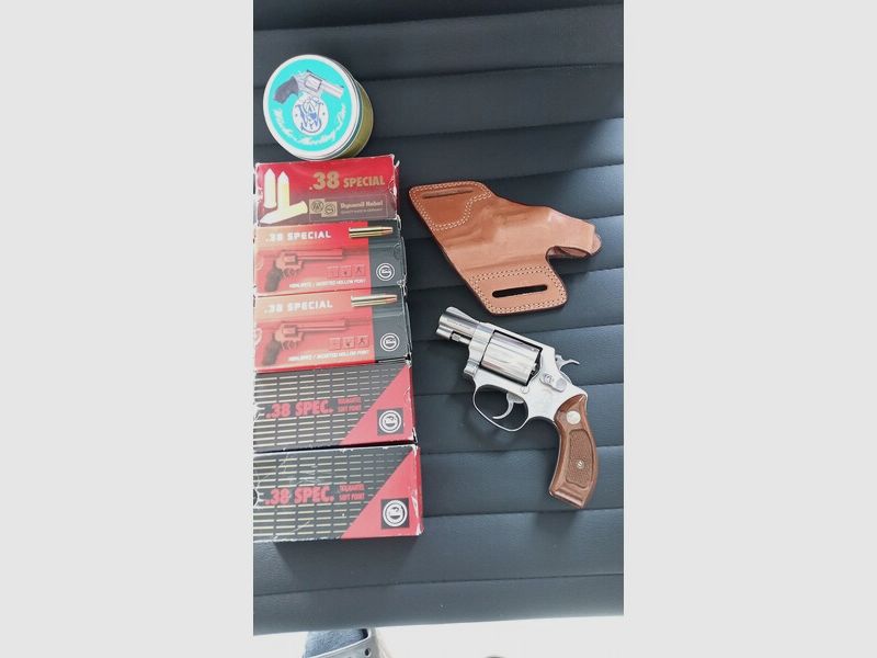 Revolver Smith & Wesson Mod. 60 mit Zubehör u. Munition