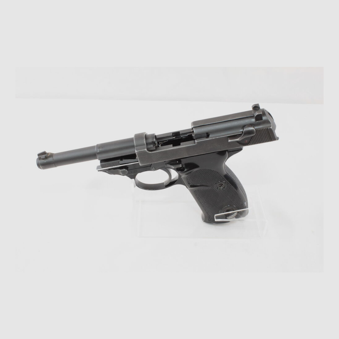 Walther P38 - Semi-automatic pistol