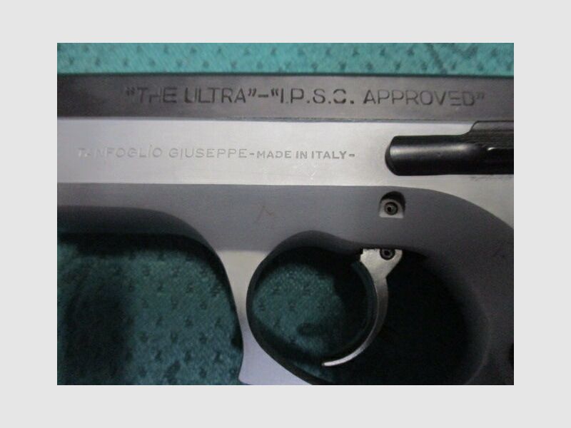 Pistolet Tanfoglio "The Ultra" 9mm Luger z celownikiem sportowym i zapasowym magazynkiem Ultra