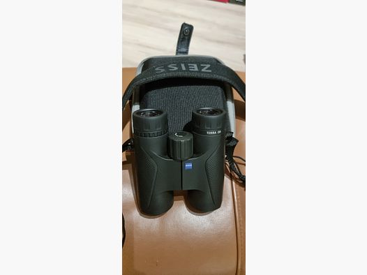 Binoculars Zeiss Terra ED 10x42