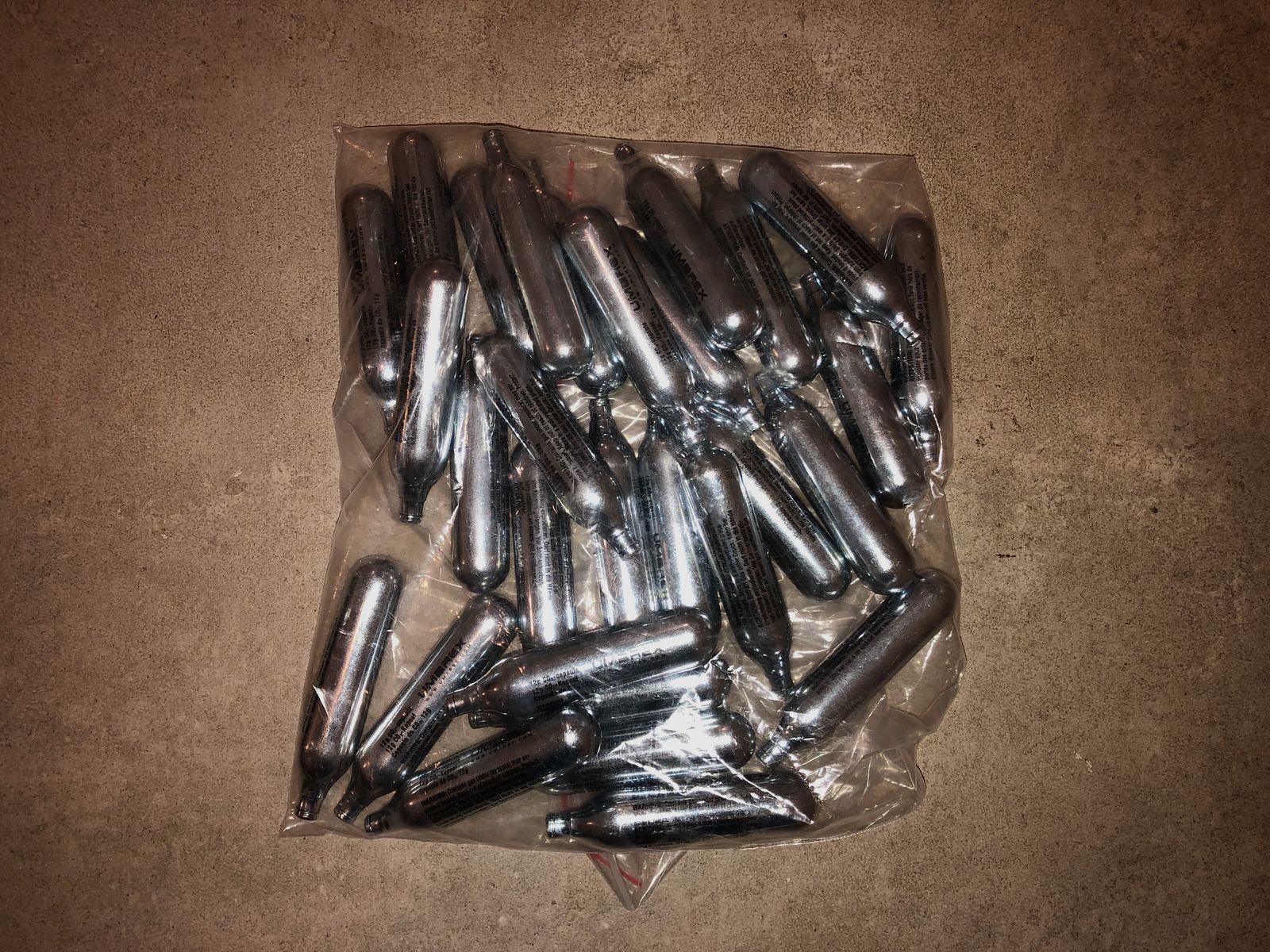 Umarex MP5 4,5mm CO2 + KLI M1911 4,5mm CO2 inklusive 30x CO2 Kapseln & 2.500 4,5mm Stahl BBs