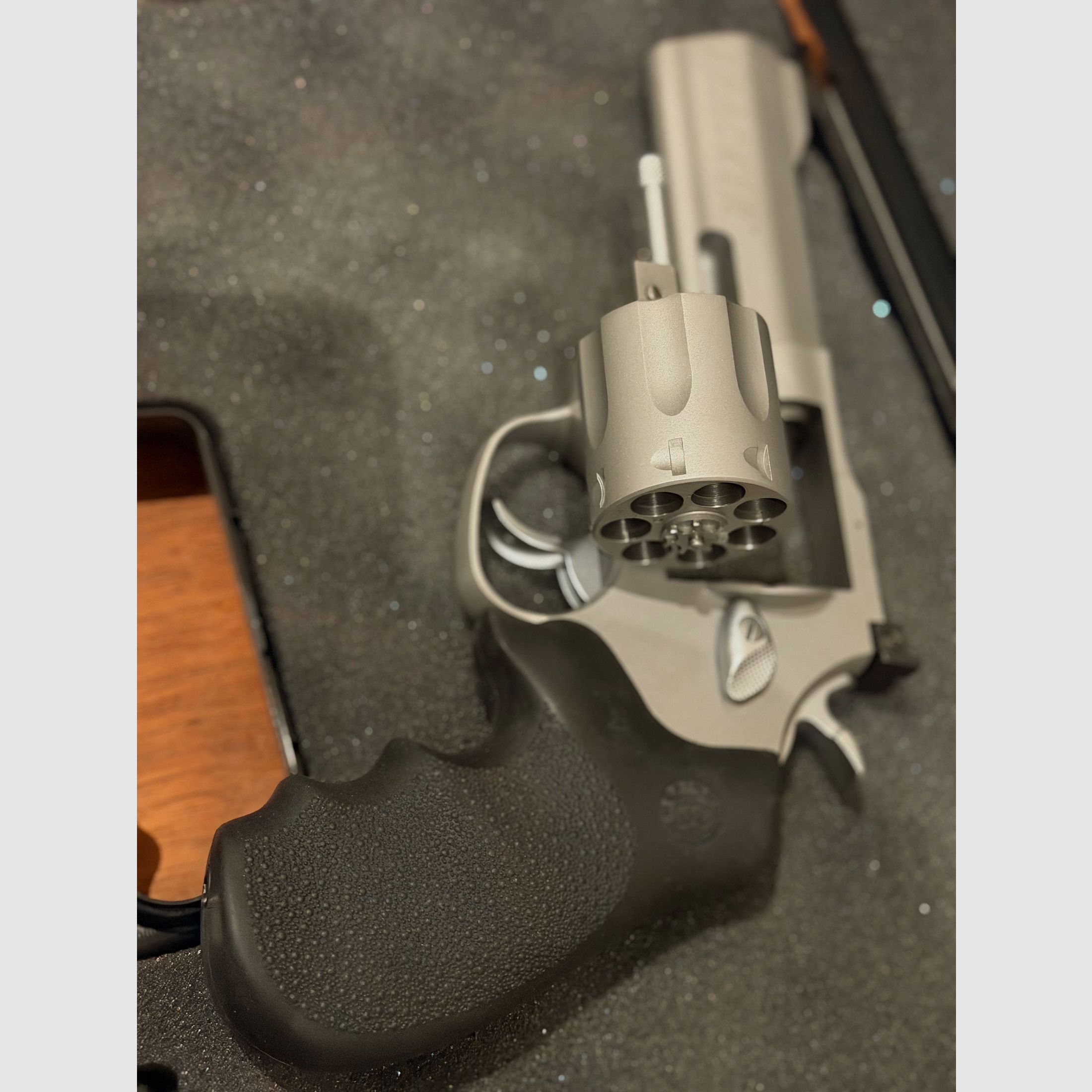 TAURUS TRACKER 627 4“ m. Komp. nuevo - no disparado con accesorios