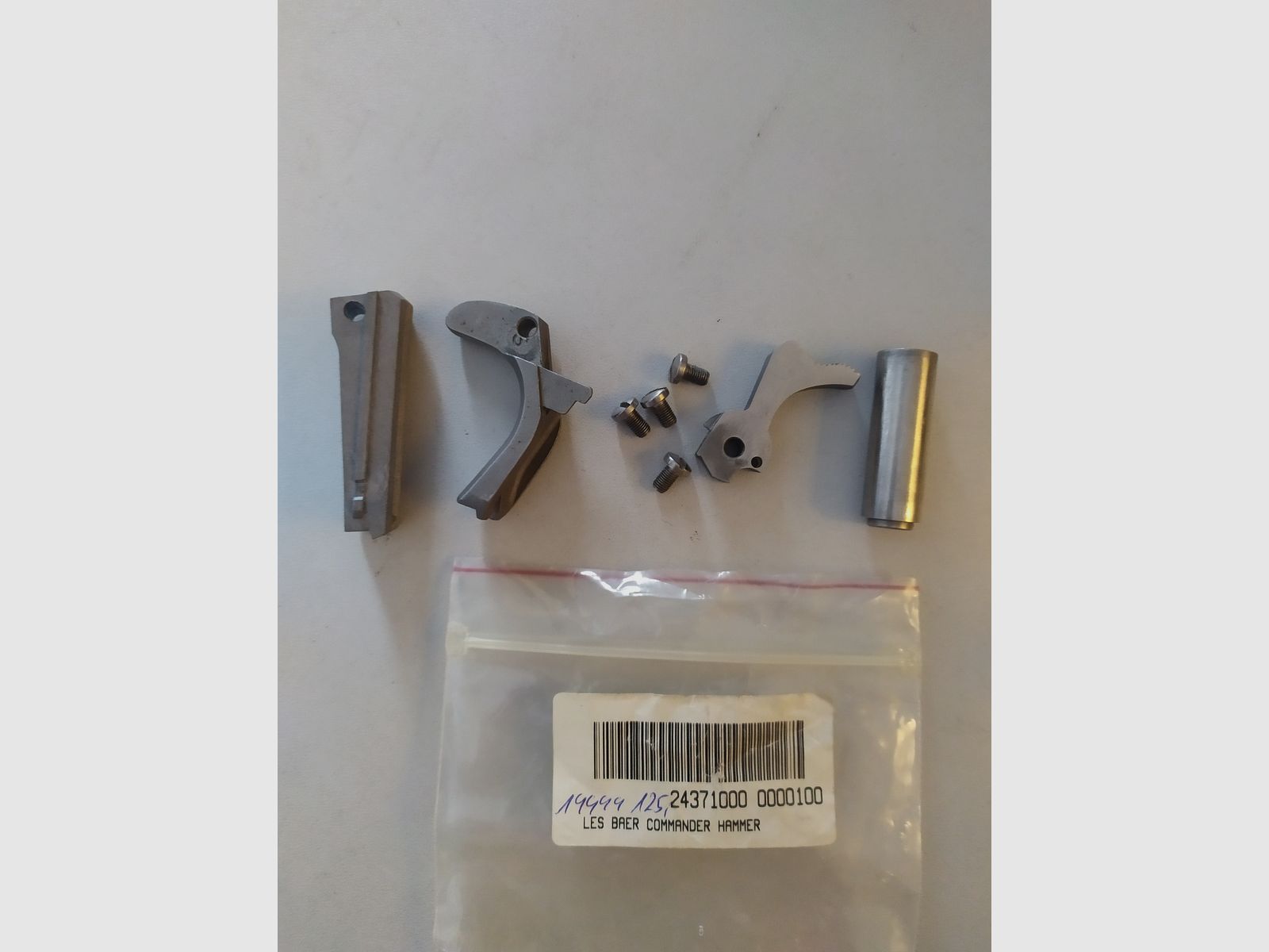 Various accessories & parts: 1911 stainless steel parts, Ruger scope mount, 4x20 scope, 4.5mm BB Glock, G3-Rem870-STR stocks, several gun cases