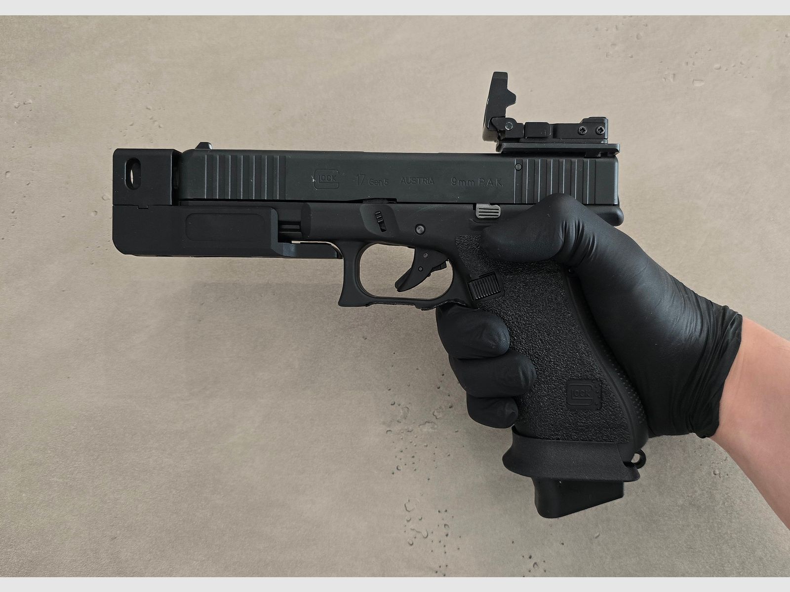 - UNIKAT - Glock 17 9mm PAK MATCH Gen 5 (PTB 1068) 