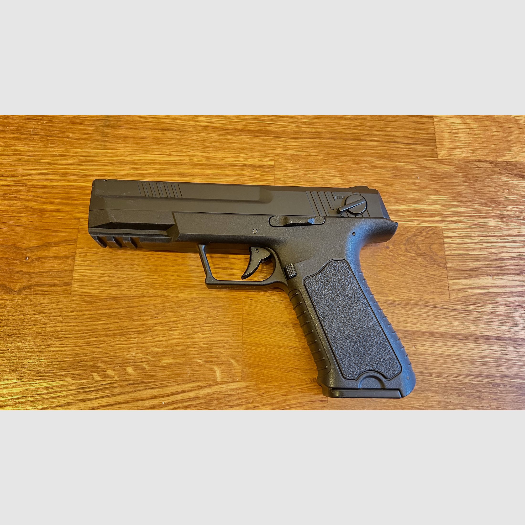 Cyma G18 / P226 / CM.030 AEP, inkl. Akku und Zubehör