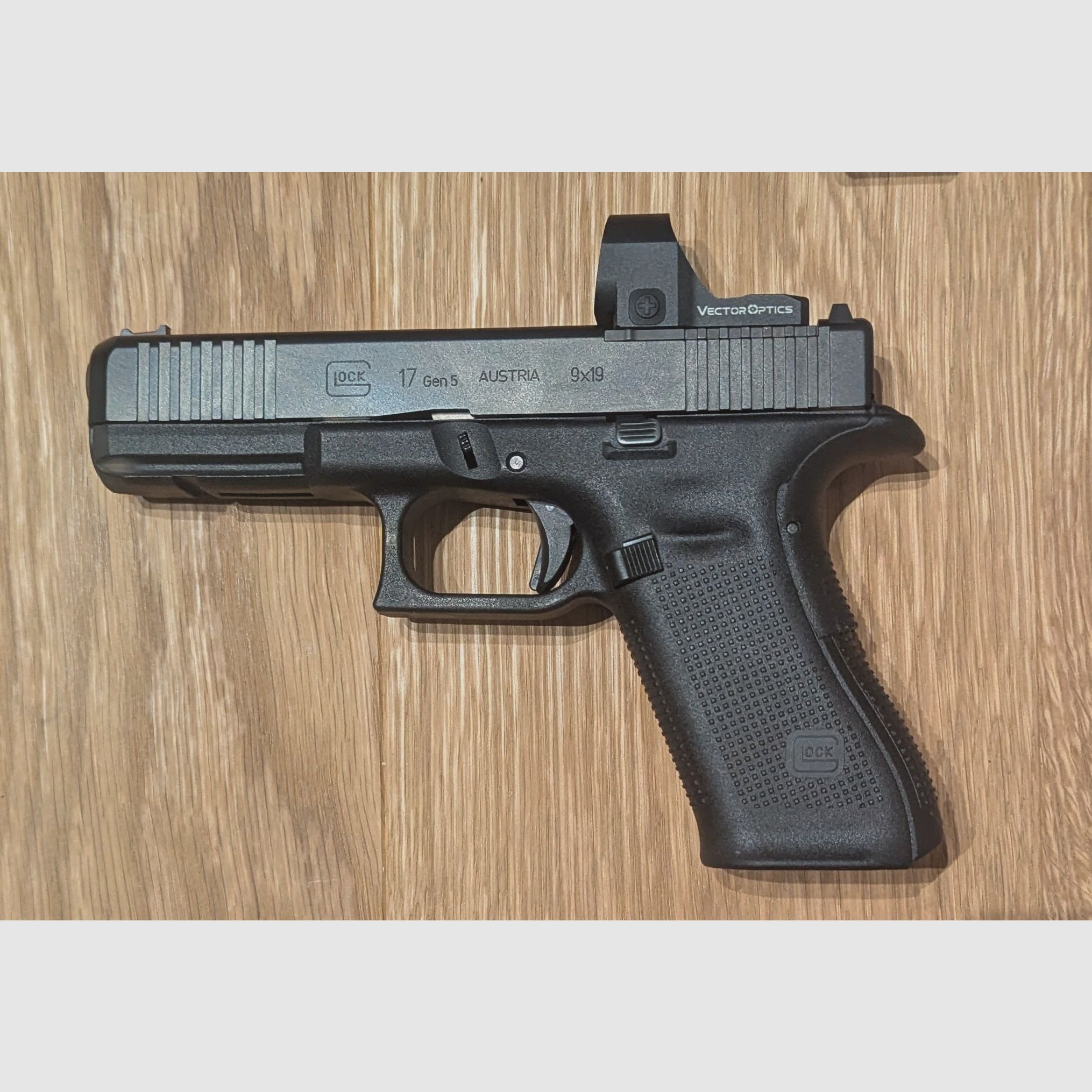 Glock 17 Gen 5 MOS + 4 Magazine + Holster