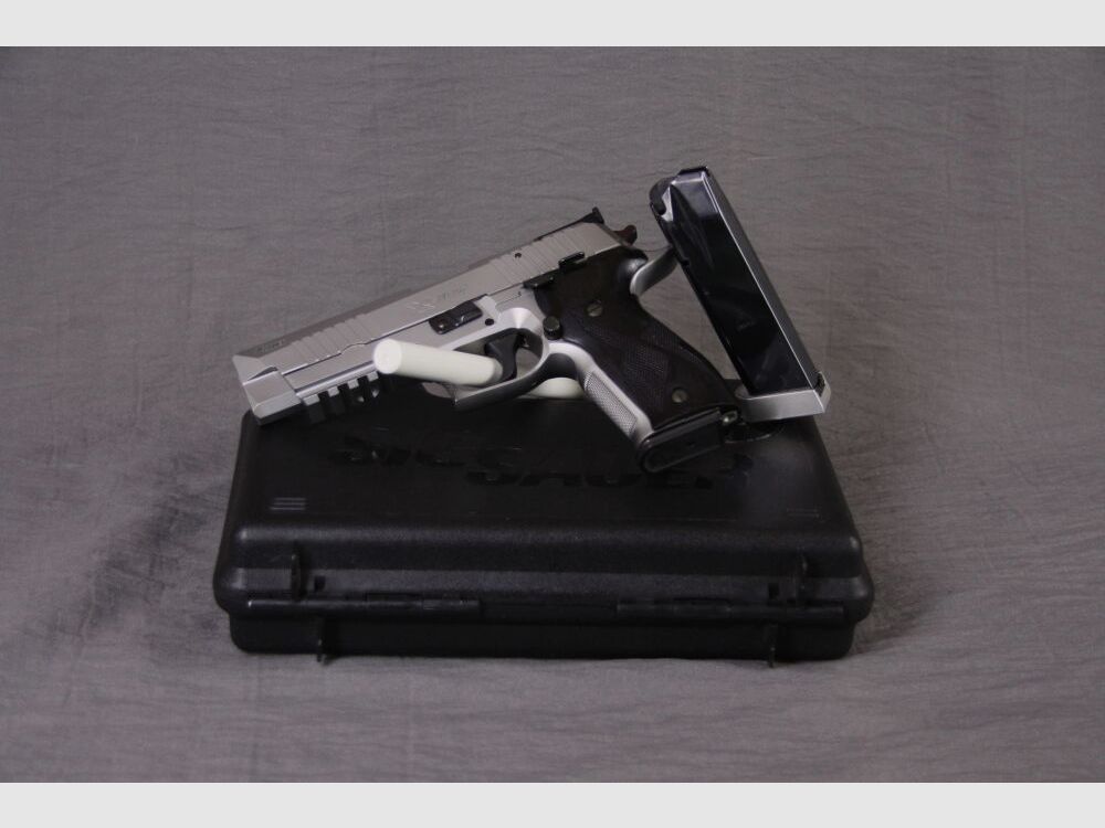 SigSauer	 P226  X-Five