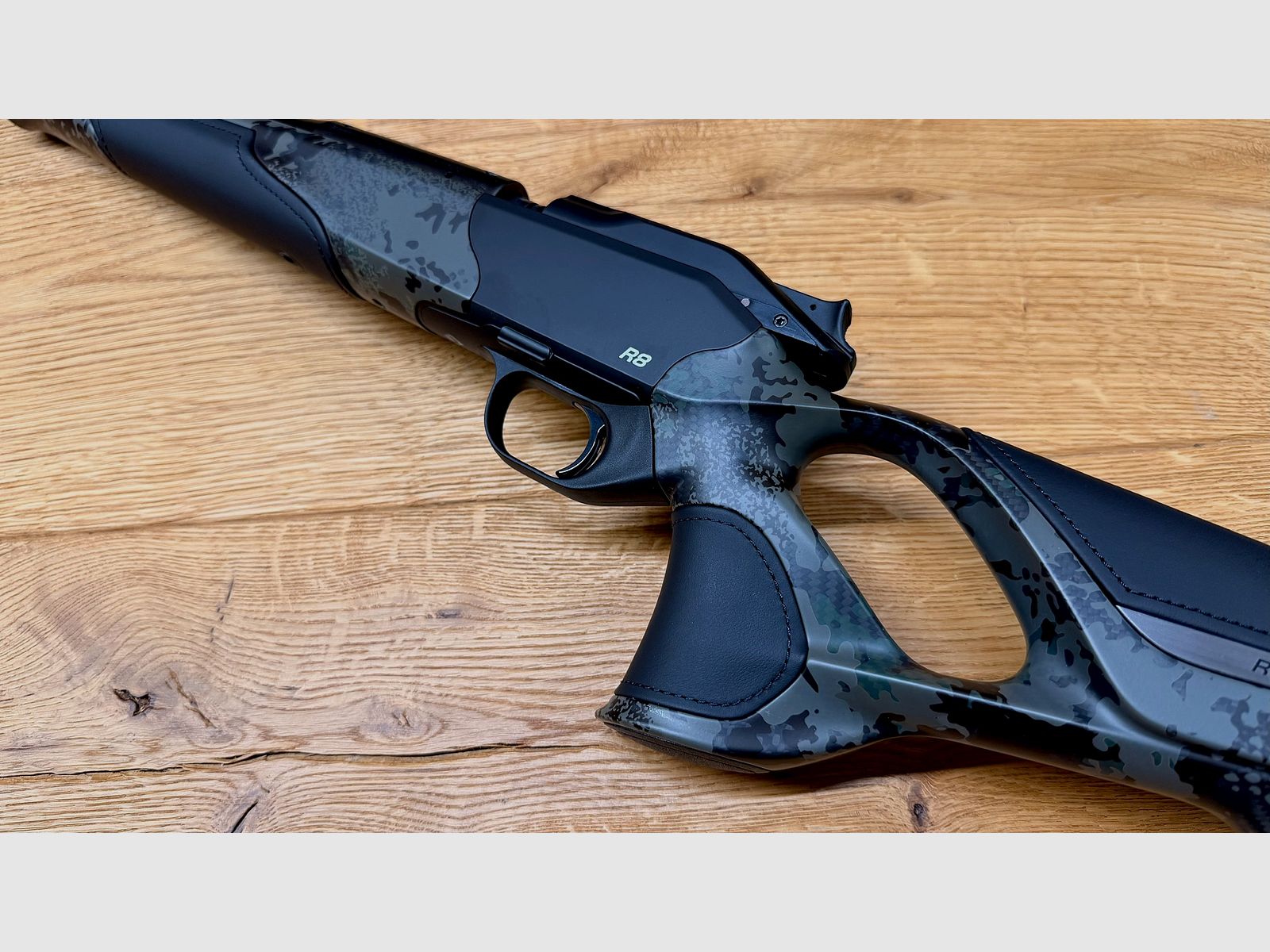 Blaser R8 Ultimate Carbon Huntec Camo arma completa / calibre seleccionable / logo plateado / Semi Weight