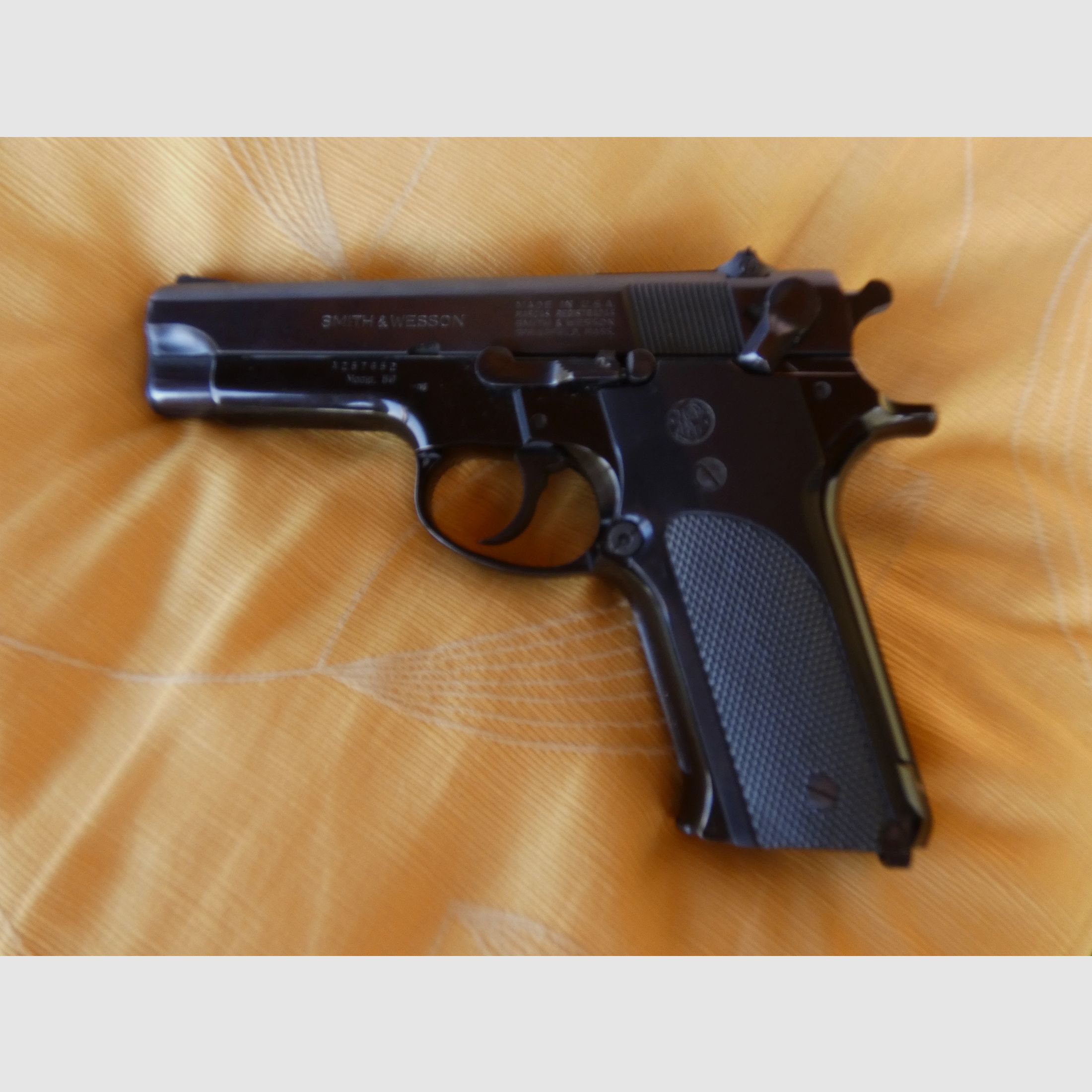 S&W pistol, 9mm Luger