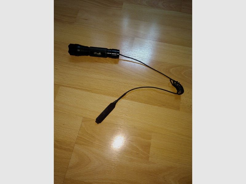 Taktischer Strahler Ultra-Fire WF-501B