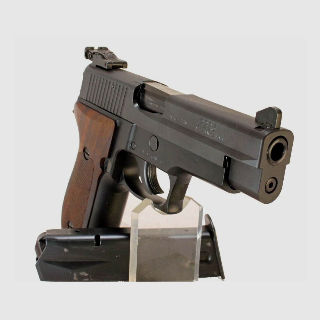 Sig Sauer	 SIG-Sauer P226 Kaliber 9 Luger Mikrometervisier