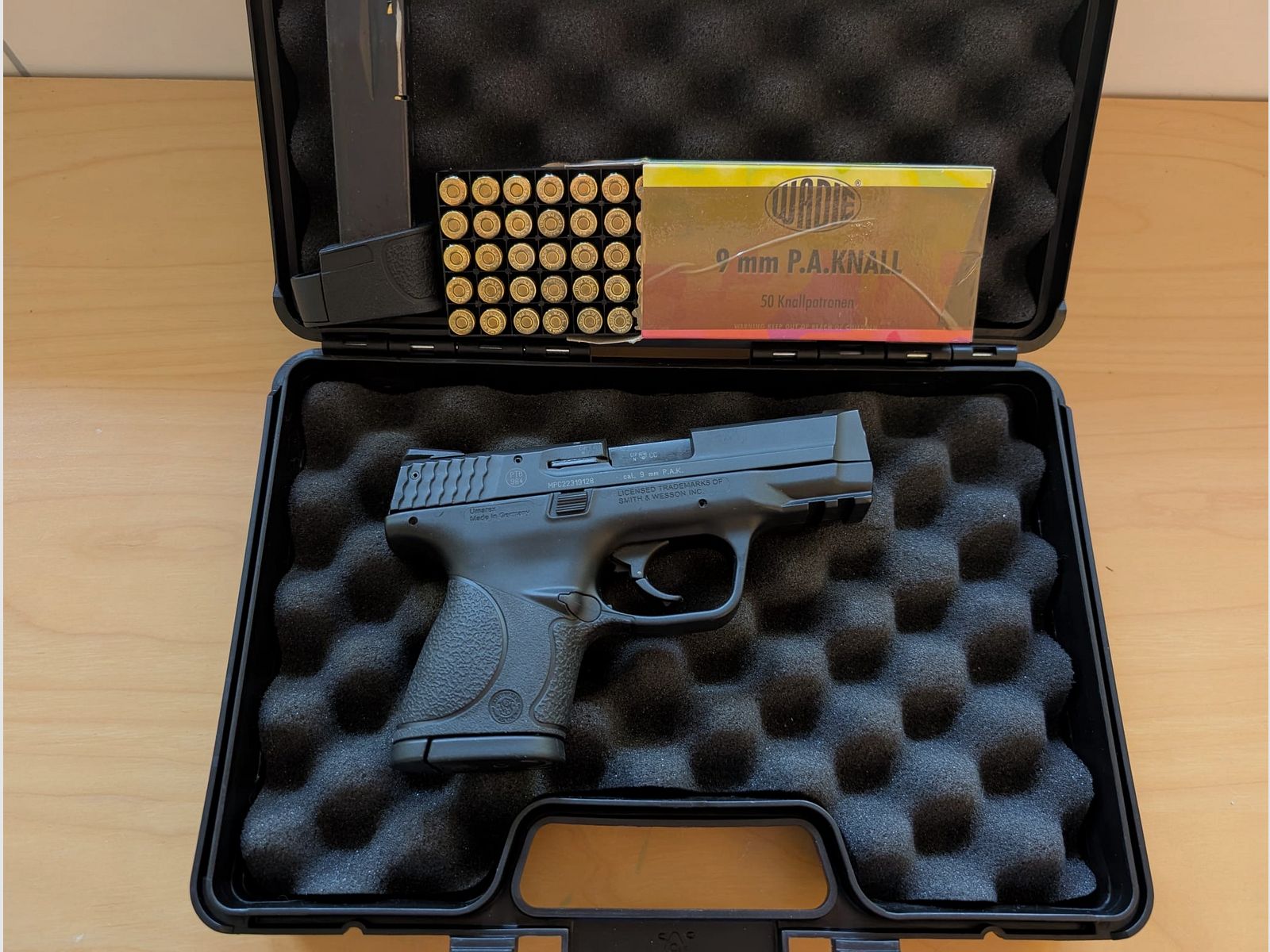 Smith & Wesson M&P9c /cal. 9 mm P.A.K. / Top Zustand