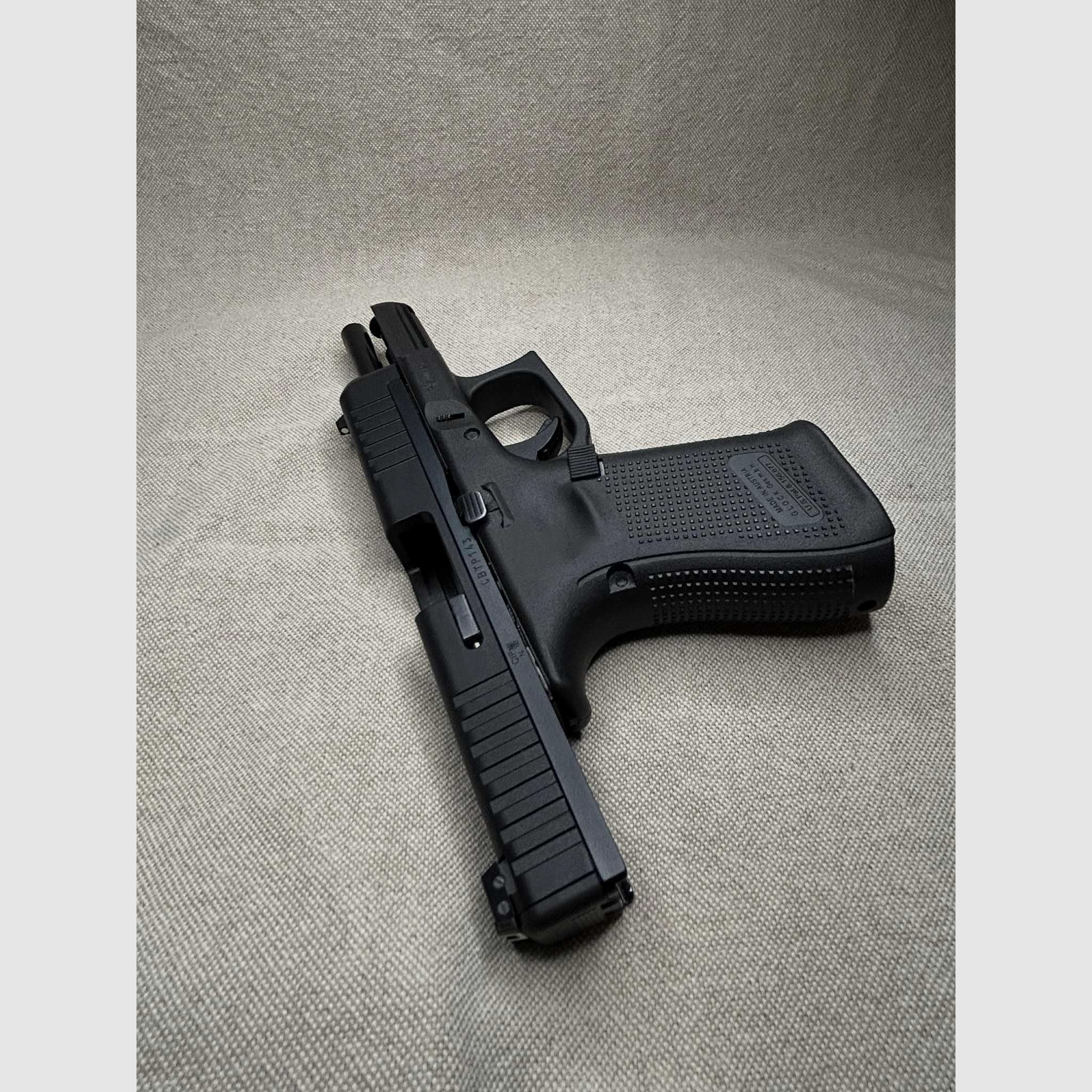 Glock 44 in kaliber .22lr - Compleet pakket met 4 magazijnen, Ghost-holster & 2 optiekbeugels
