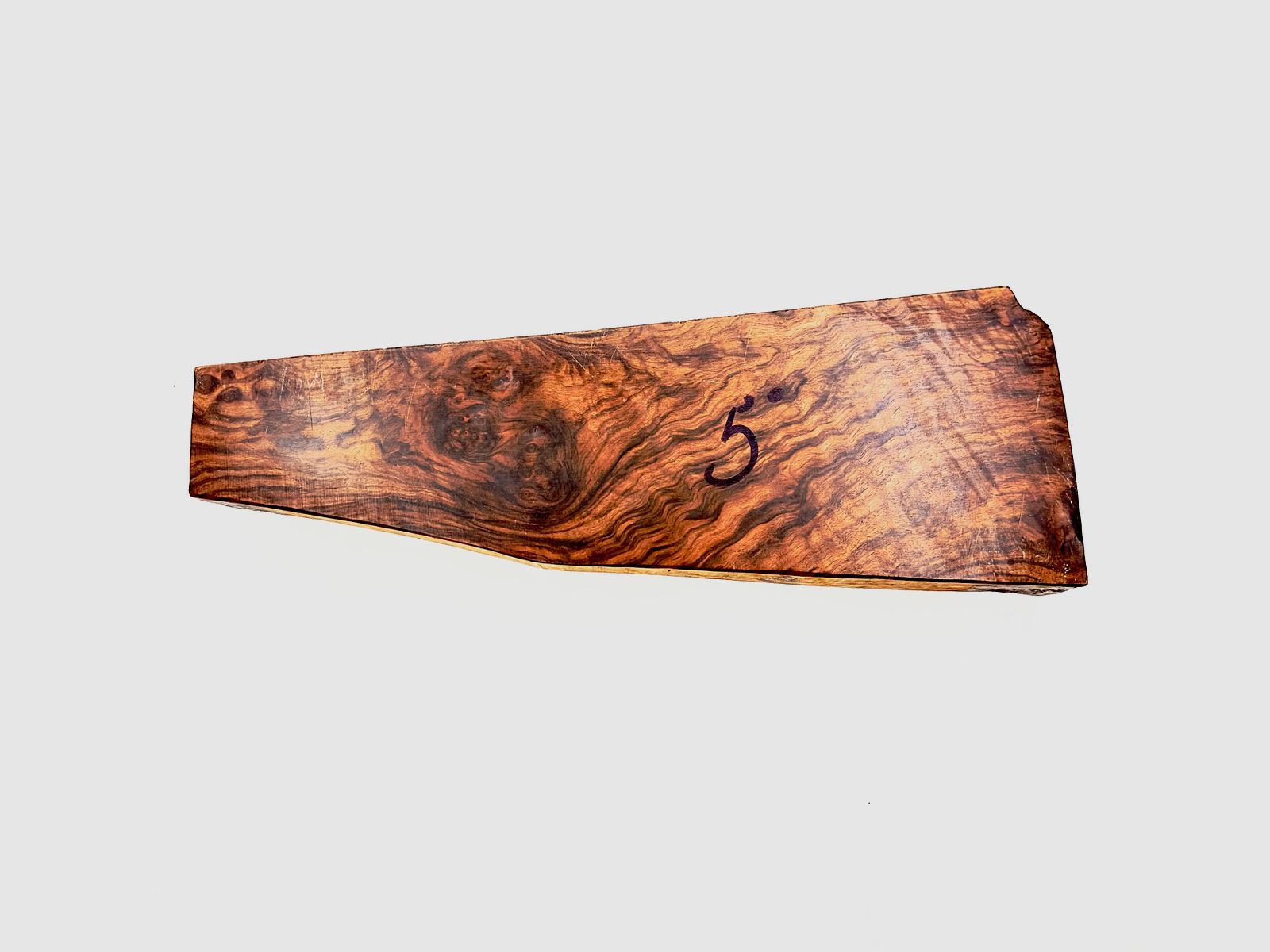 Ébauche de crosse de fusil, image 1 sur 3